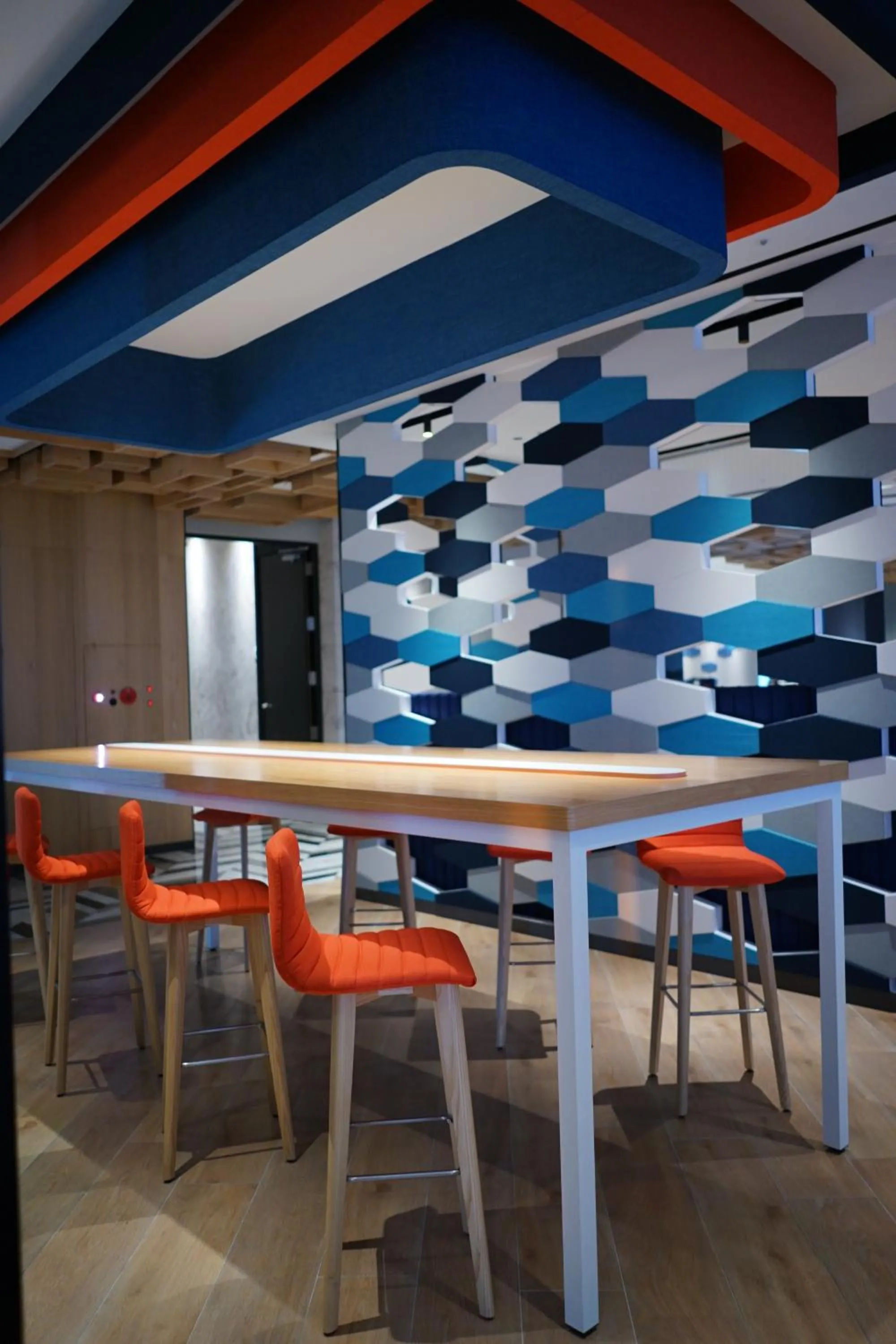 Dining area in Holiday Inn Express Chiayi by IHG