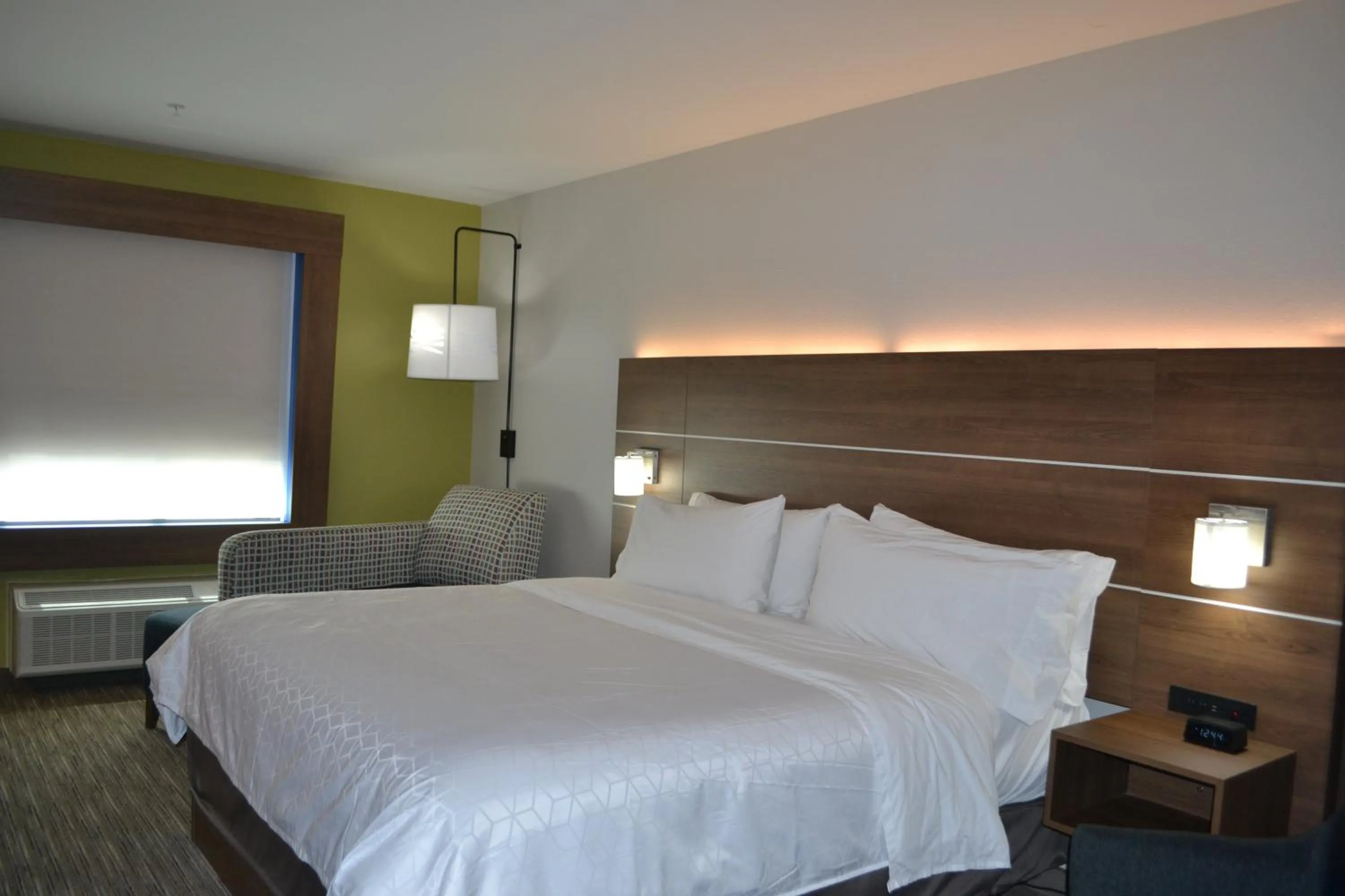 Photo of the whole room, Bed in Holiday Inn Express Tallahassee-University Central by IHG