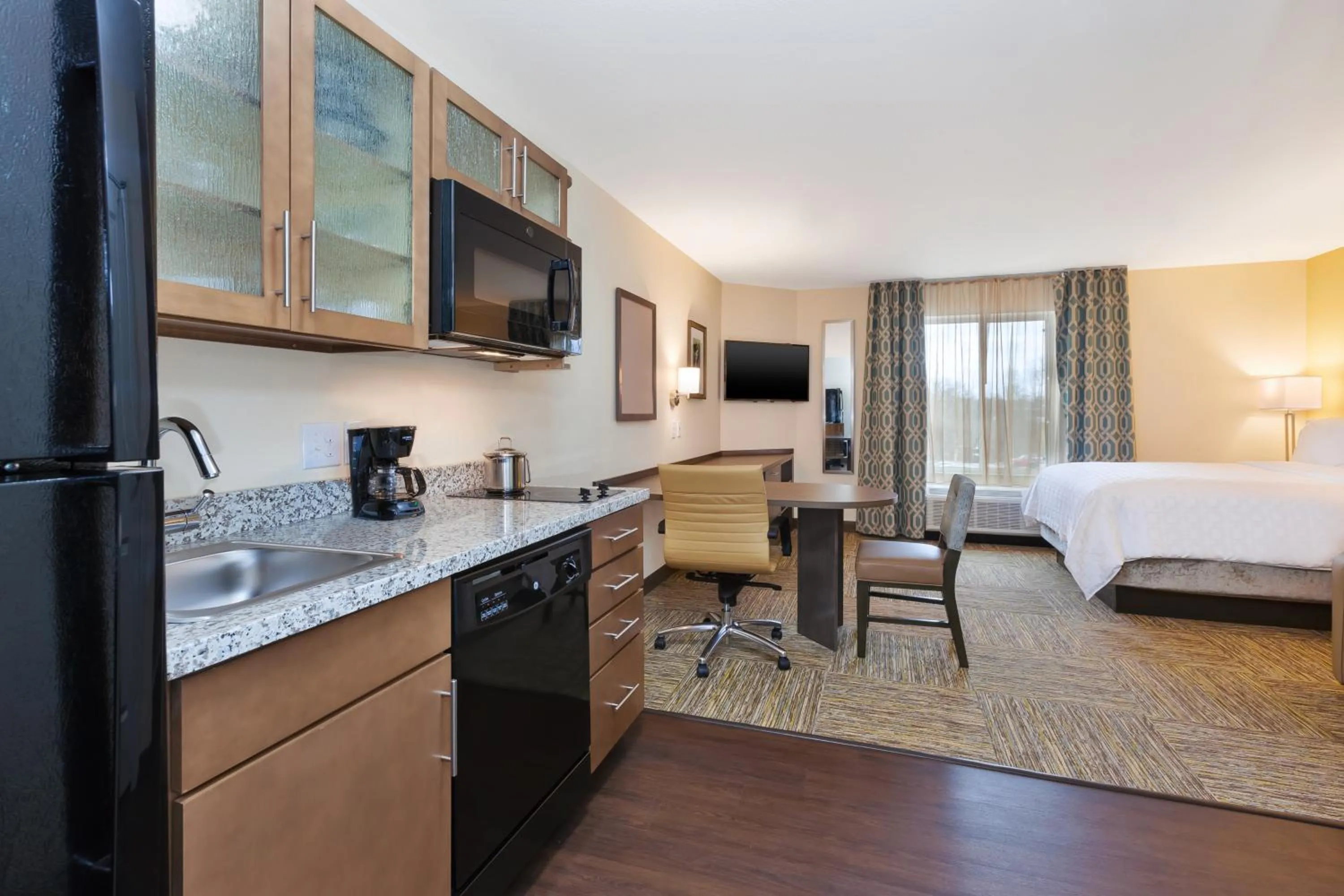 Bed in Candlewood Suites Louisville - NE Downtown Area by IHG