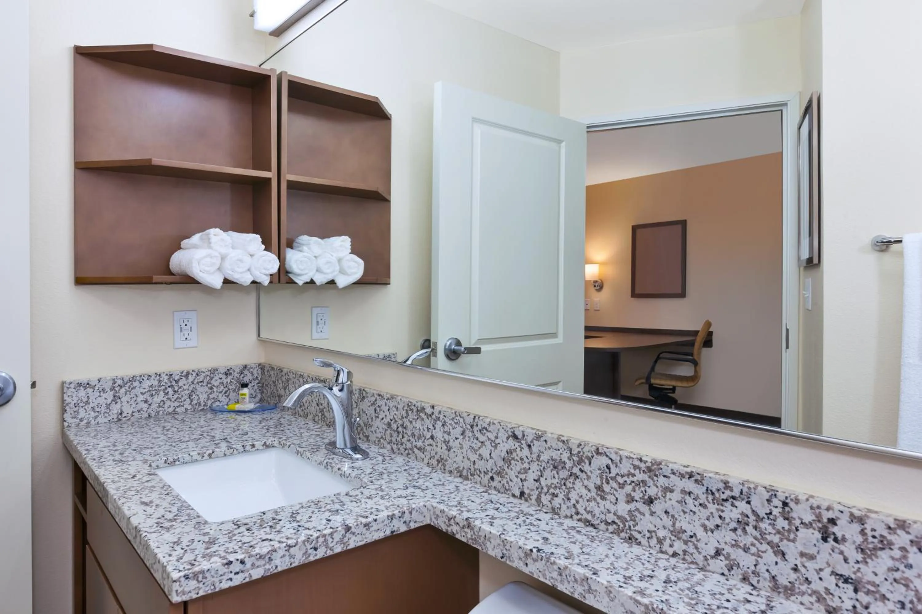 Candlewood Suites Louisville - NE Downtown Area by IHG