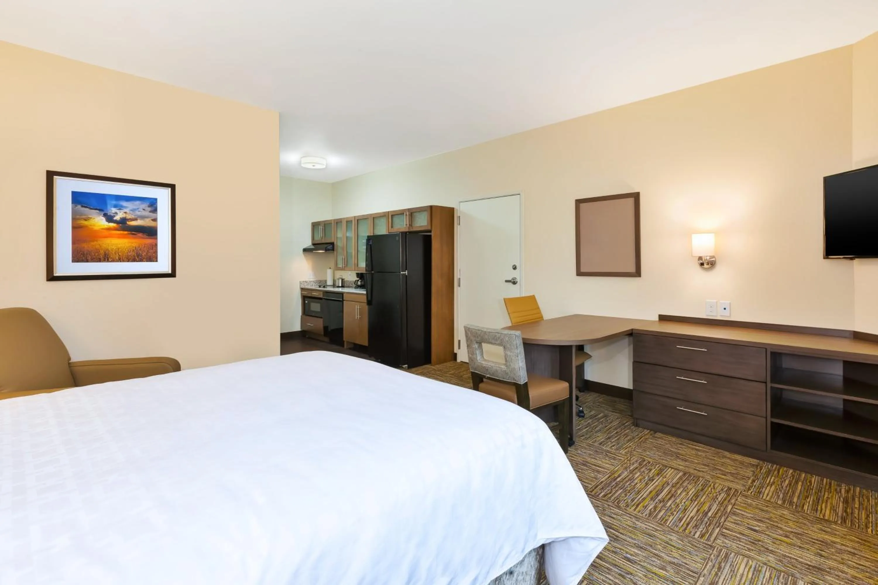 Photo of the whole room, Bed in Candlewood Suites Louisville - NE Downtown Area by IHG
