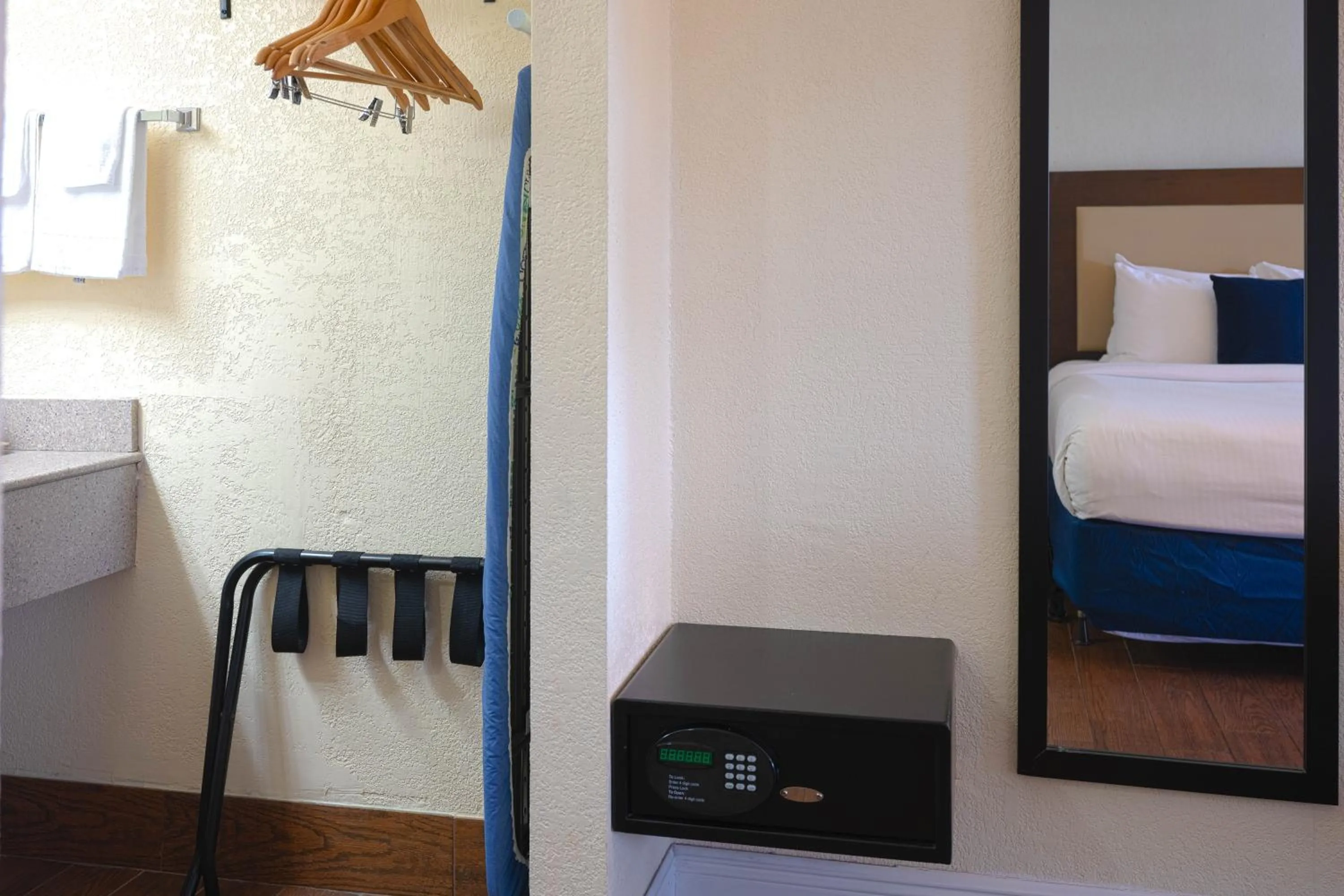 safe, Bed in Fairway Inn Florida City Homestead Everglades