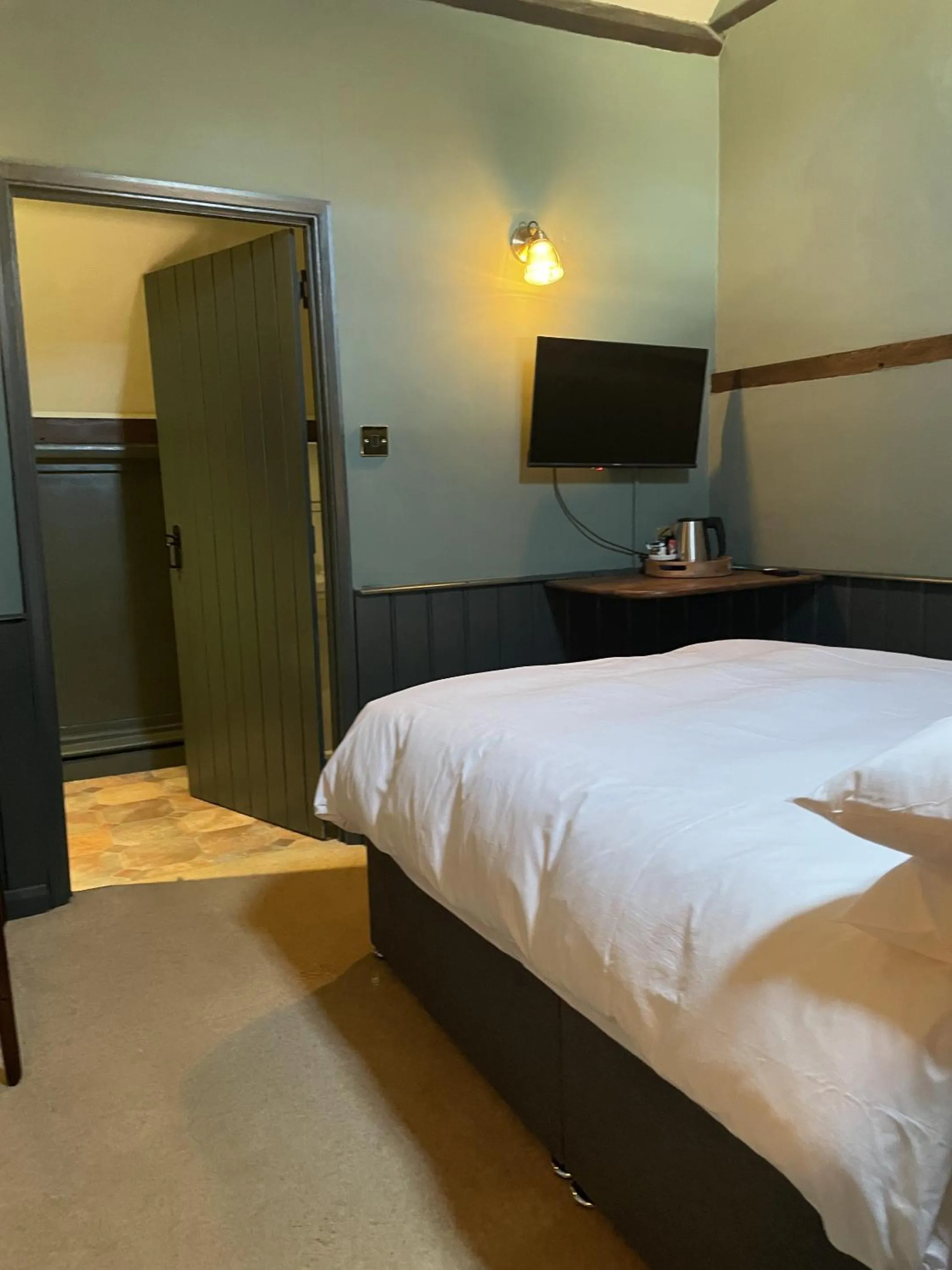 Bedroom, Bed in The Plume of Feathers