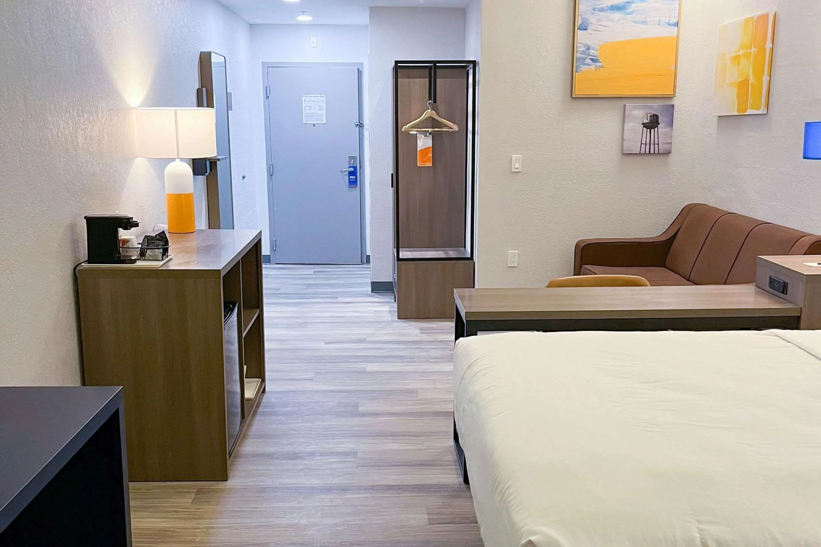 Bedroom, Bed in Comfort Suites Clearwater - Dunedin