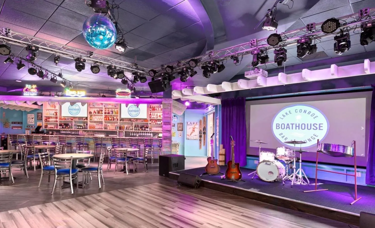 Lounge or bar in Margaritaville Lake Resort, Lake Conroe