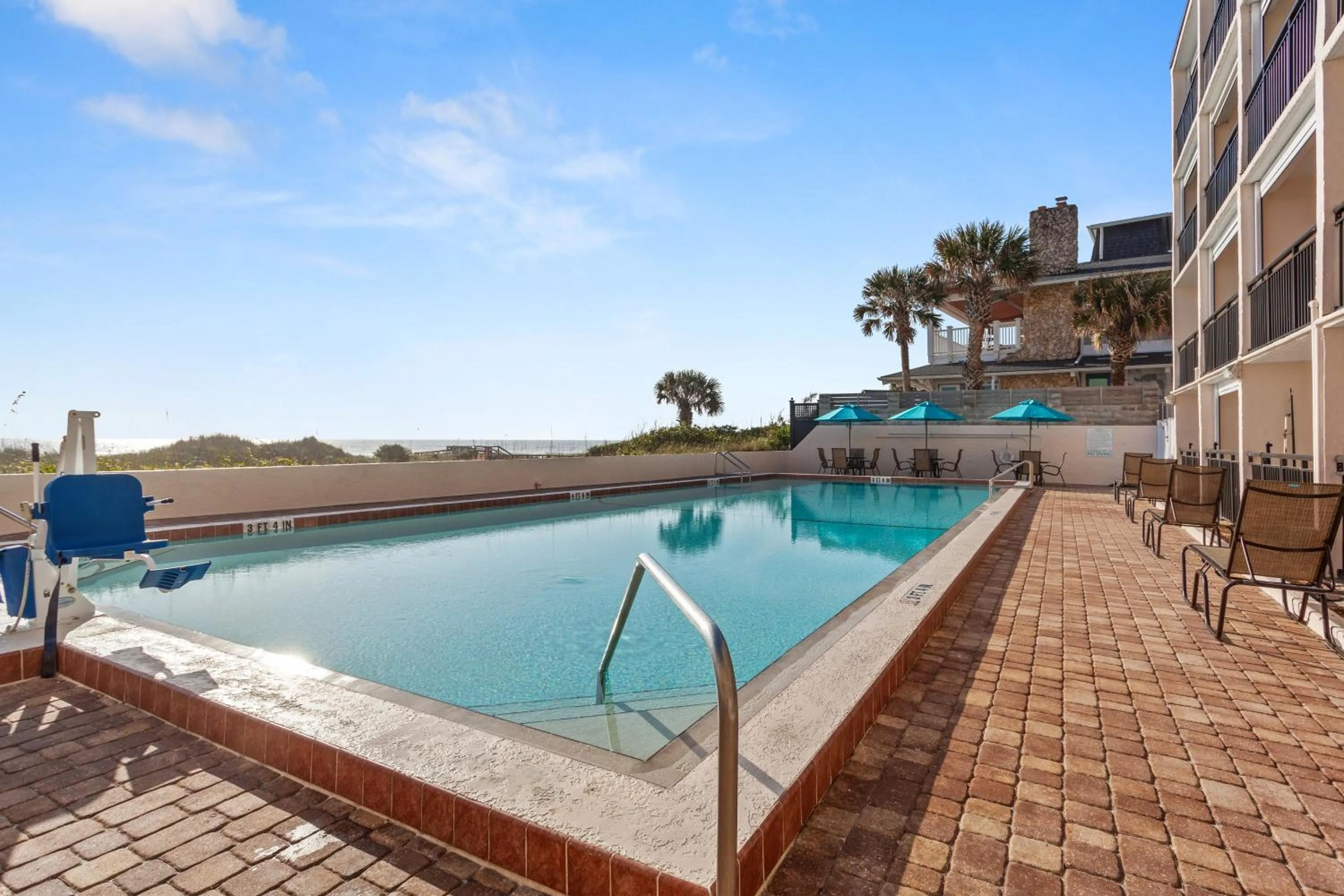 Swimming pool in Beacher's Lodge