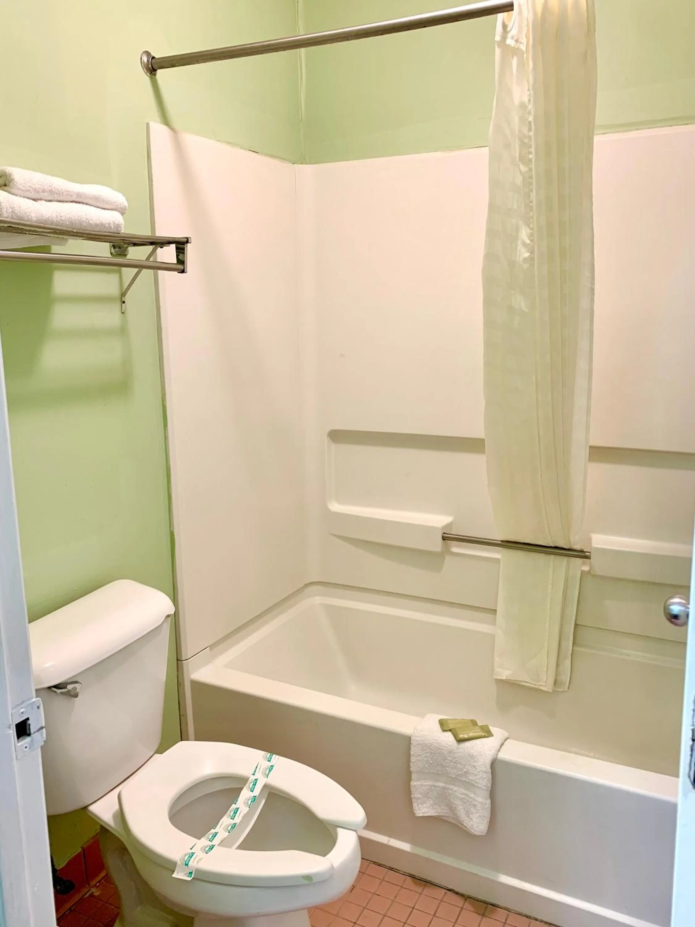 Bathroom in Executive Inn Chester