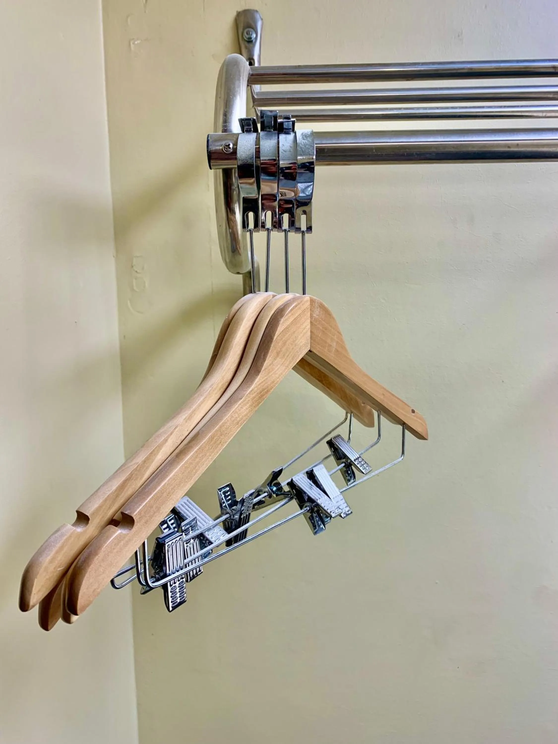 wardrobe in Executive Inn Chester