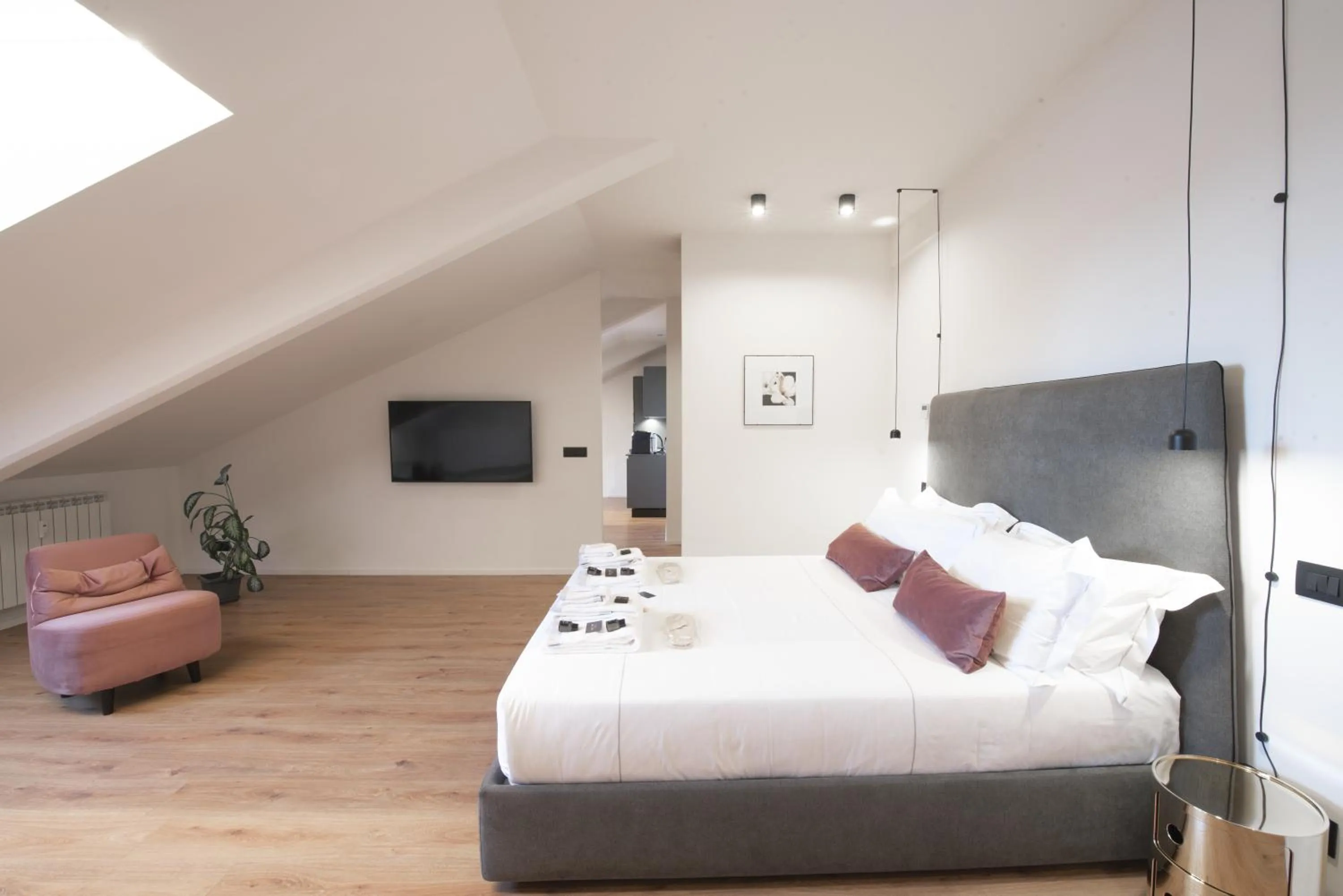 Photo of the whole room, Bed in San Carlo Suite Torino