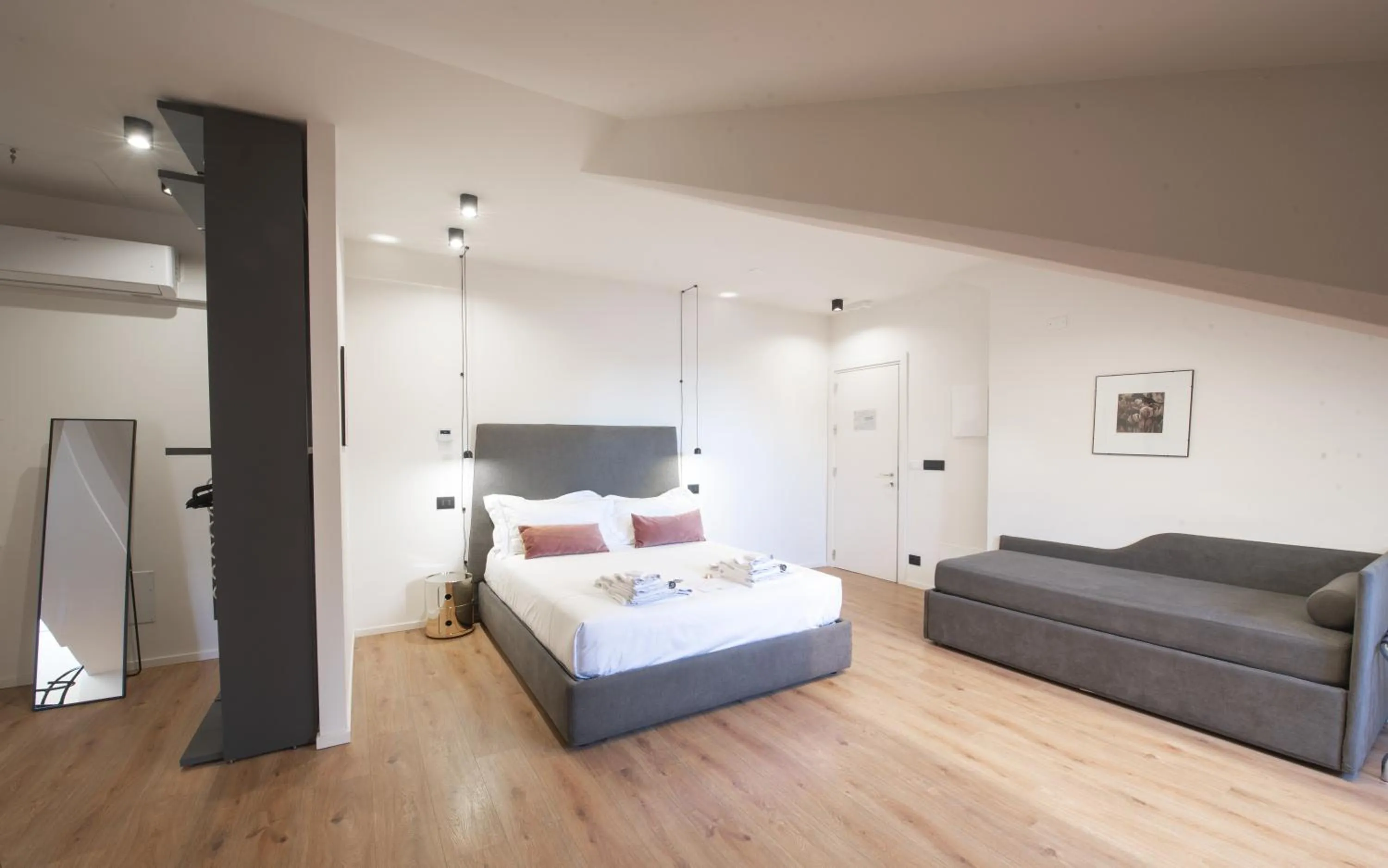 Photo of the whole room, Bed in San Carlo Suite Torino