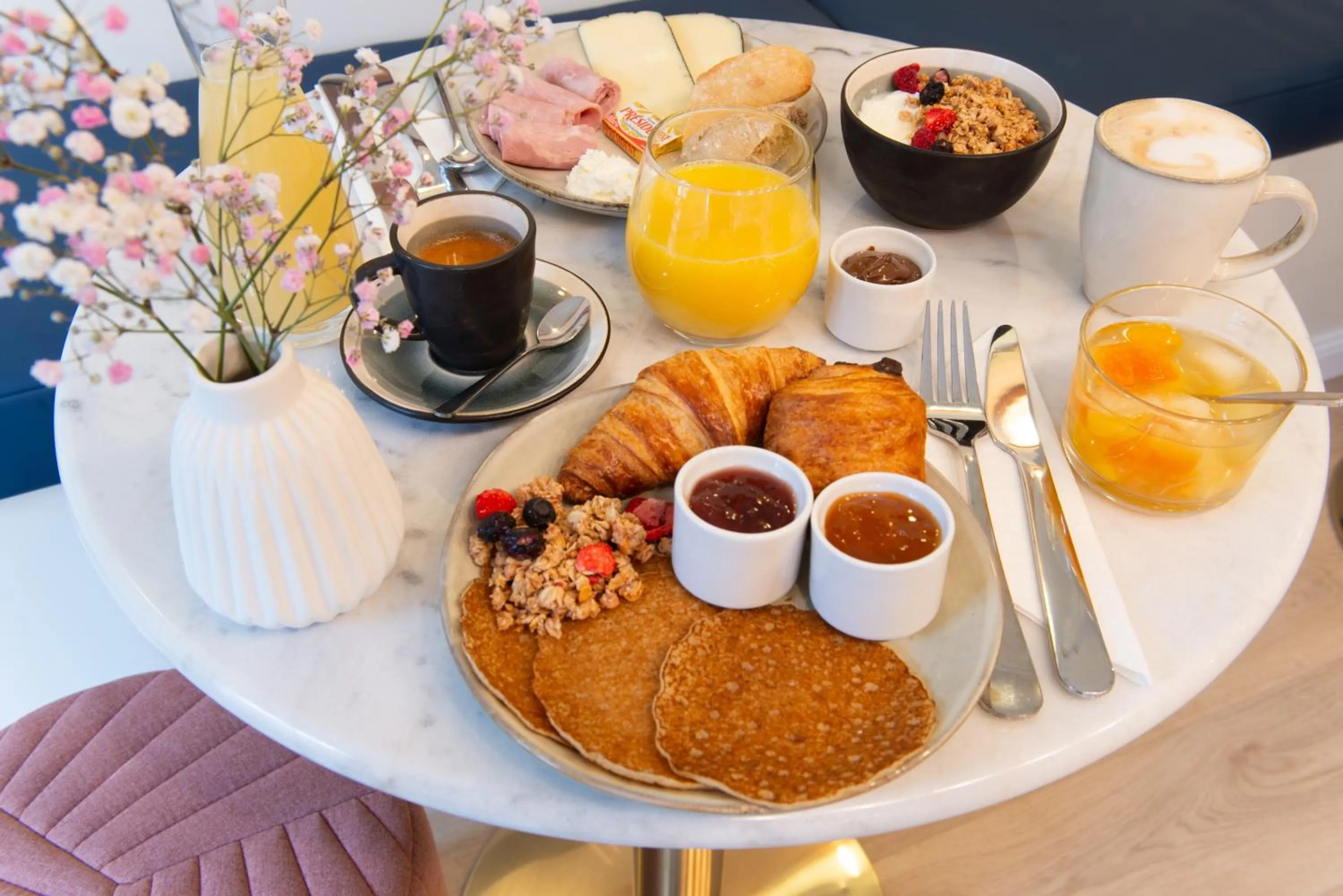 Breakfast in Hôtel Avama Prony