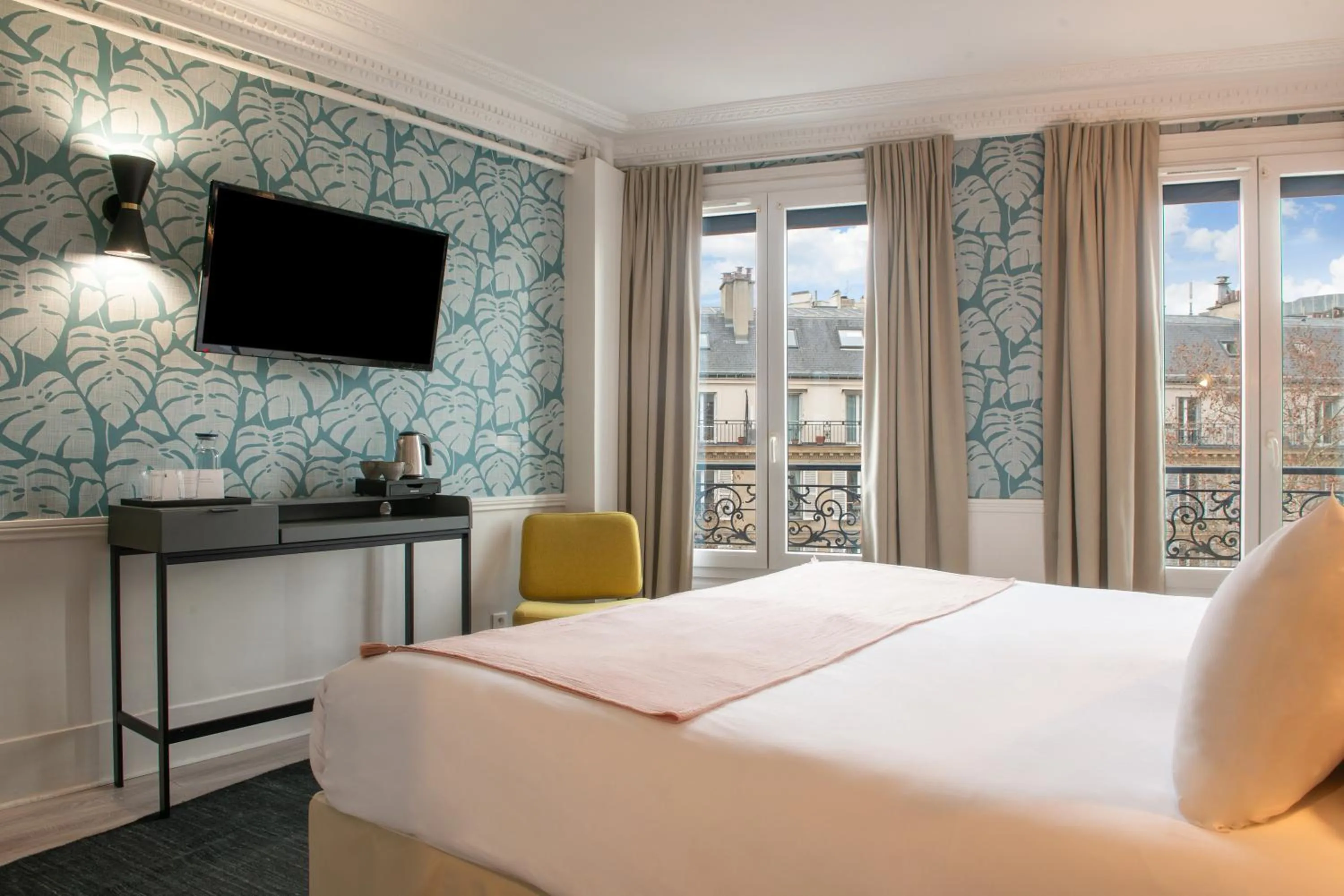 TV and multimedia, Bed in Hôtel Avama Prony