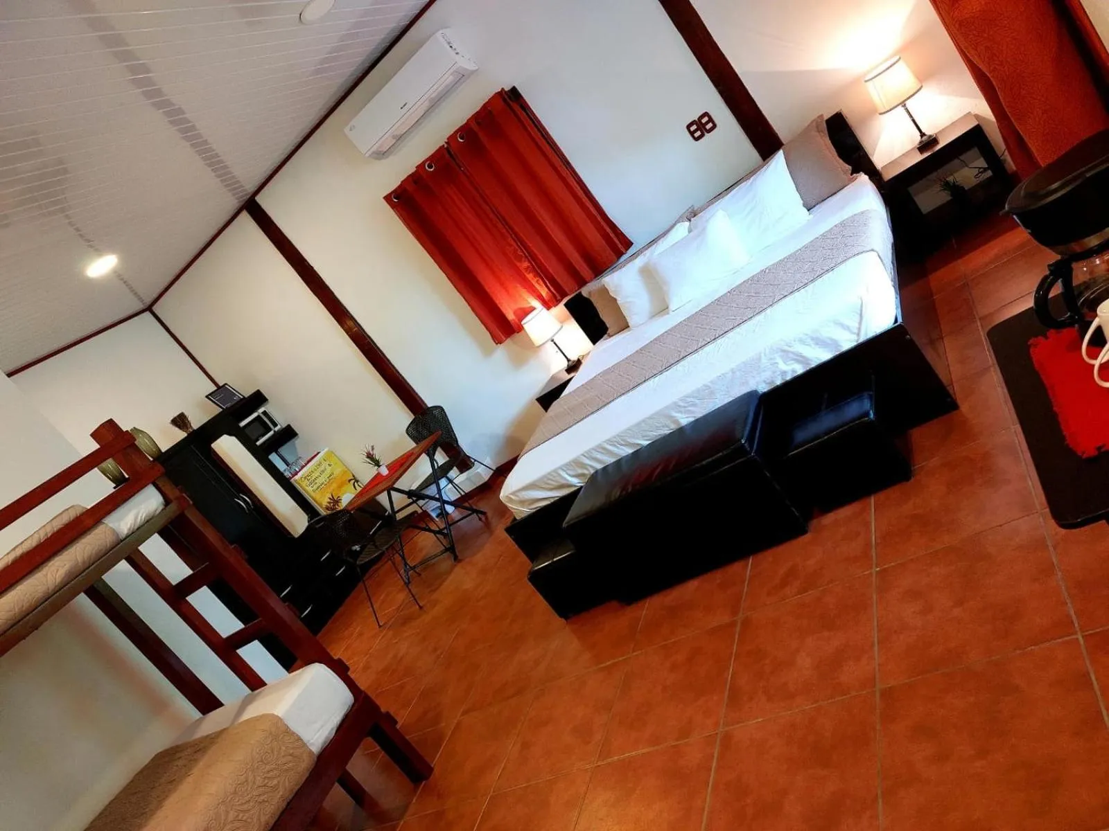 Bed in Hotel Casa Vito Beachfront