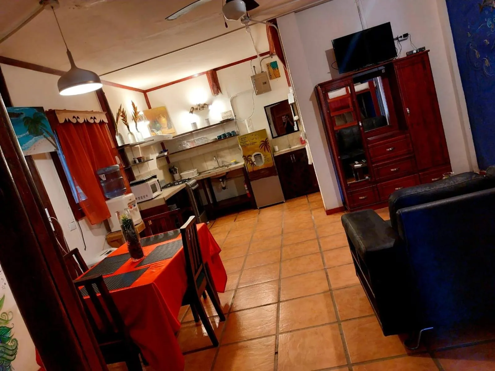 TV and multimedia in Hotel Casa Vito Beachfront