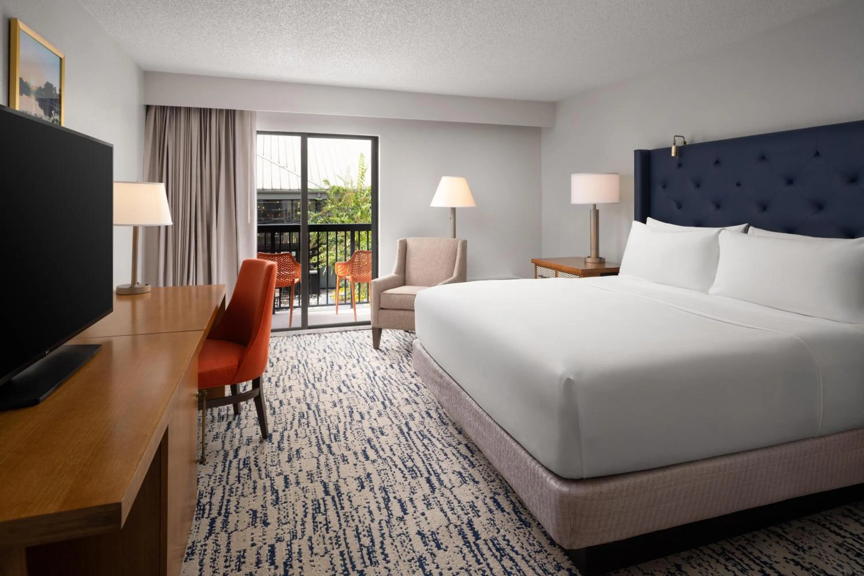 View (from property/room), Bed in DoubleTree by Hilton Gainesville