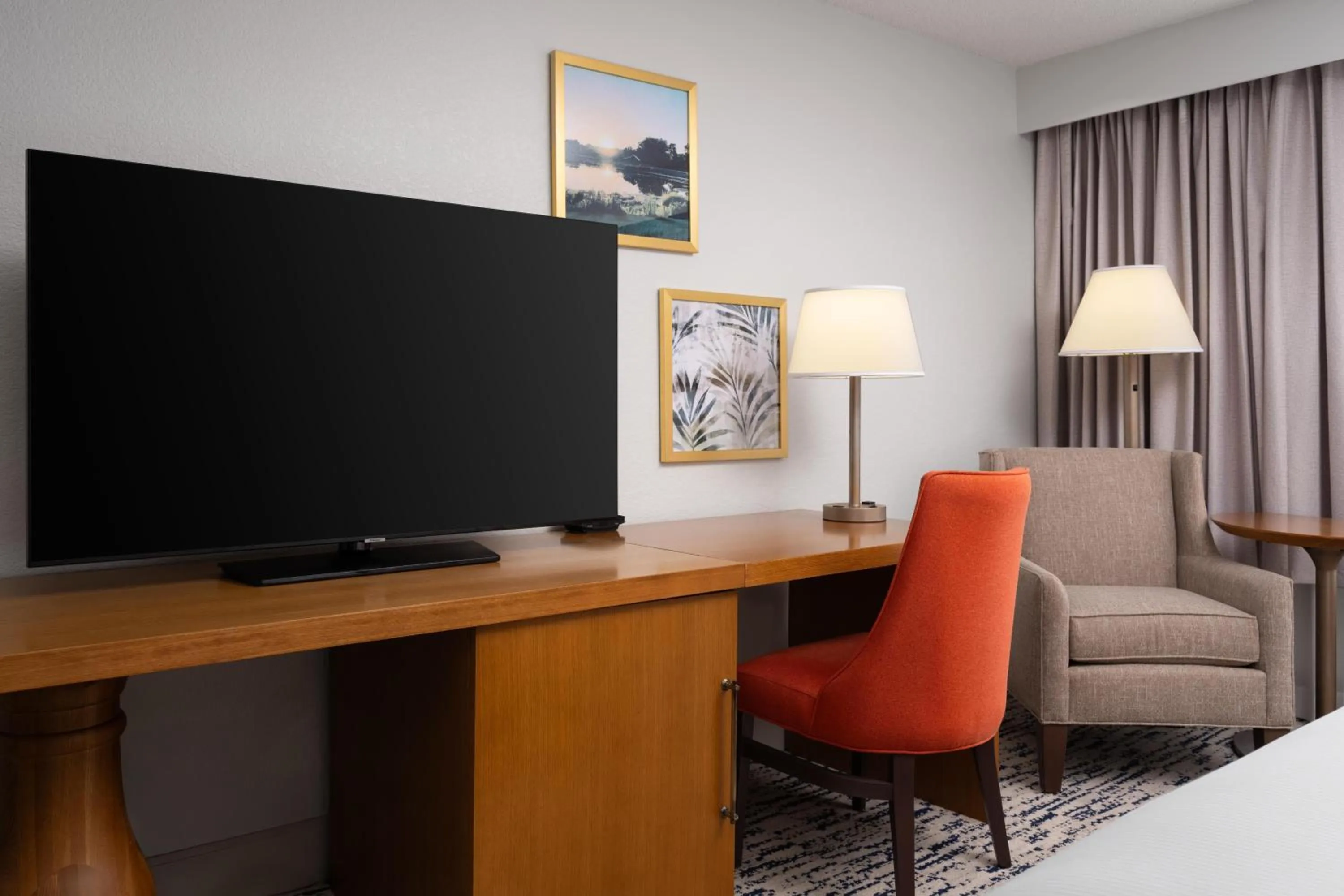 Bed in DoubleTree by Hilton Gainesville