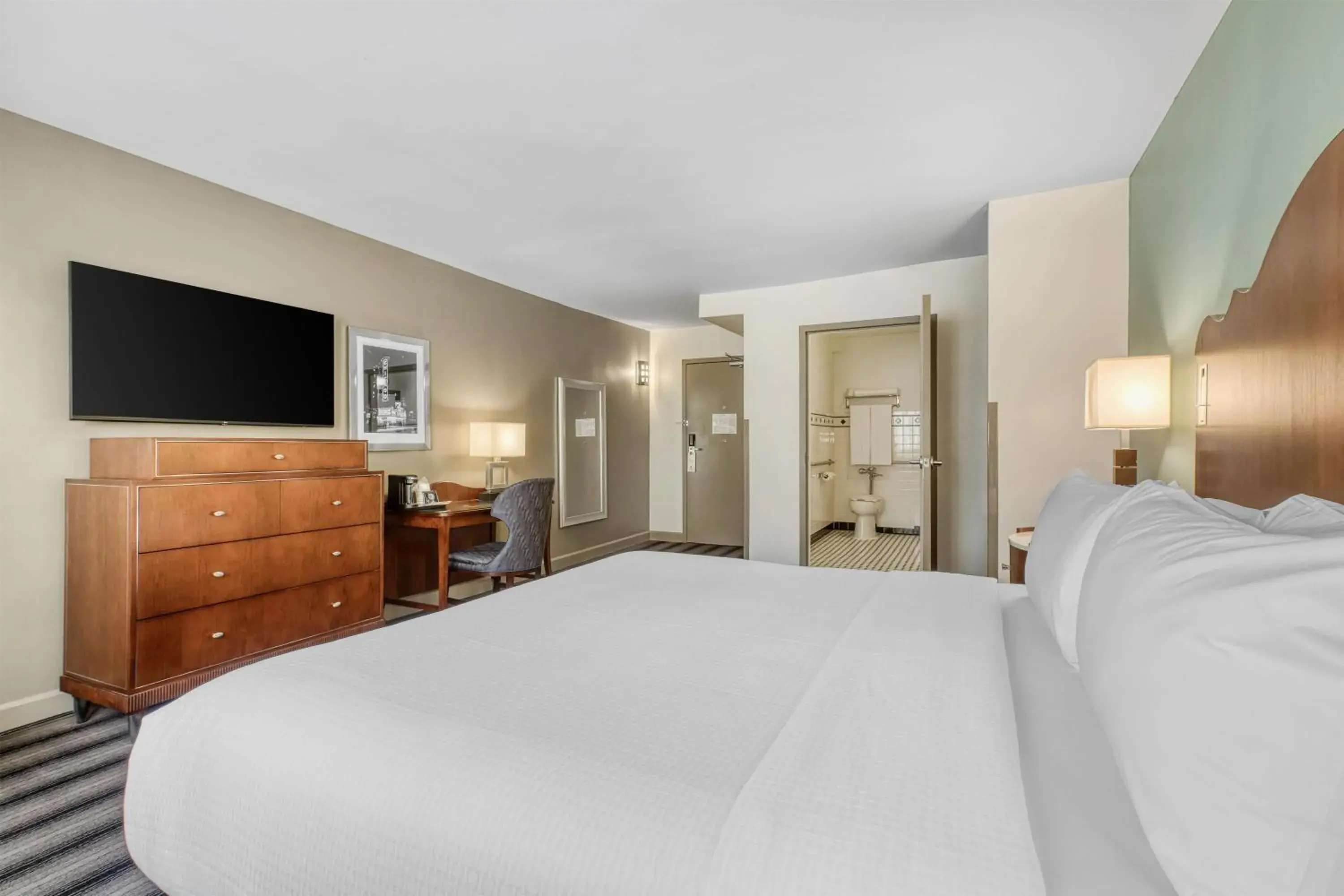 King Room with Bath Tub - Disability Access Room/Non-Smoking in Best Western Chicago Downtown-River North King Room with Bath Tub - Disability Access Room/Non-Smoking in Best Western Chicago Downtown-River North