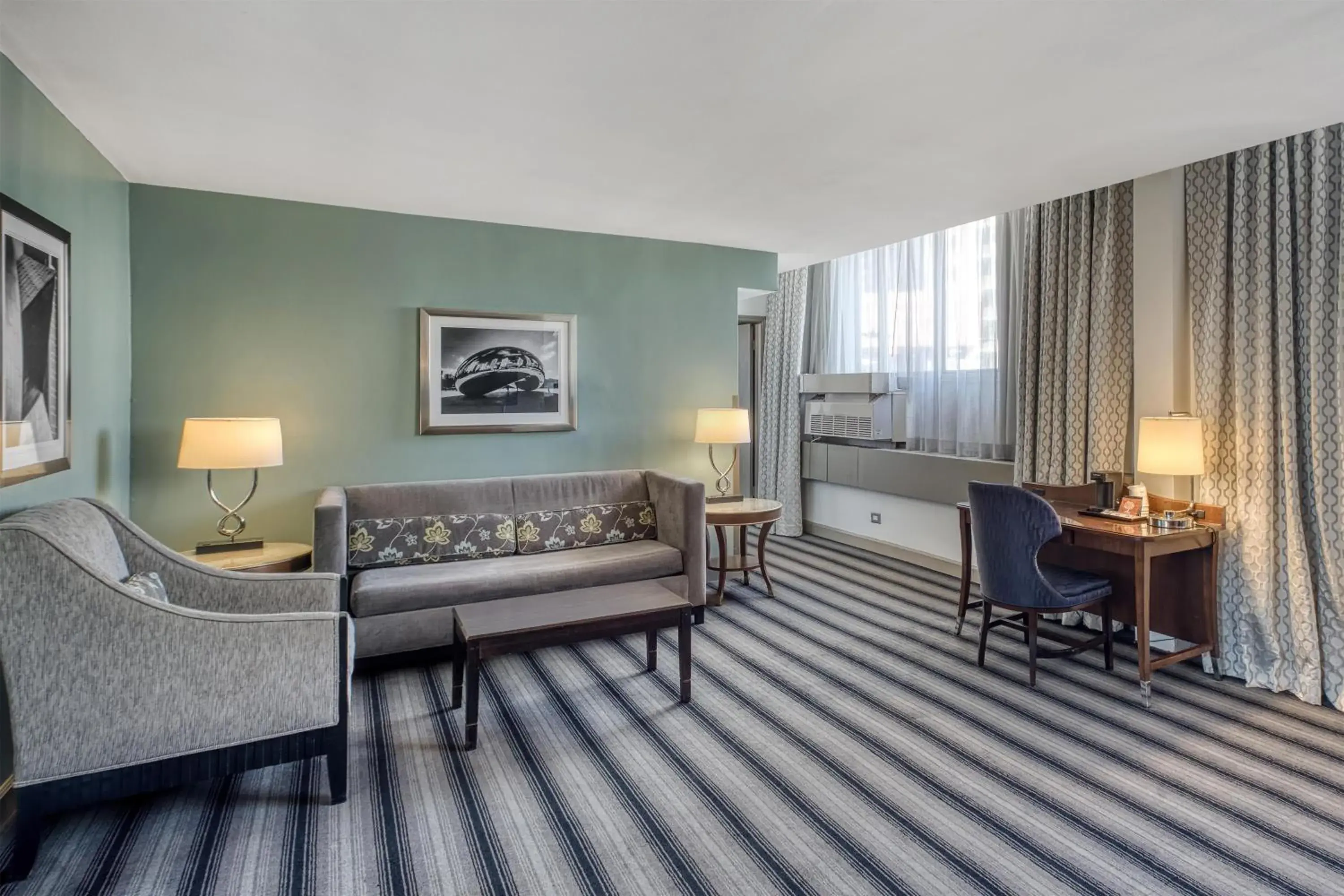 King Suite in Best Western Chicago Downtown-River North King Suite in Best Western Chicago Downtown-River North