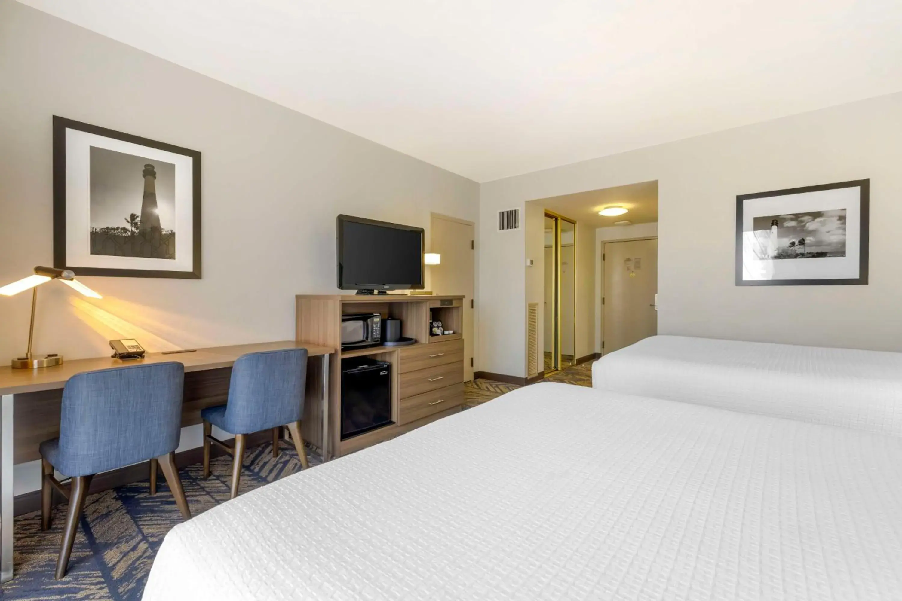 Queen Room with Two Queen Beds and Balcony - City View/Upper Floor in Best Western Plus Bayside Inn Queen Room with Two Queen Beds and Balcony - City View/Upper Floor in Best Western Plus Bayside Inn