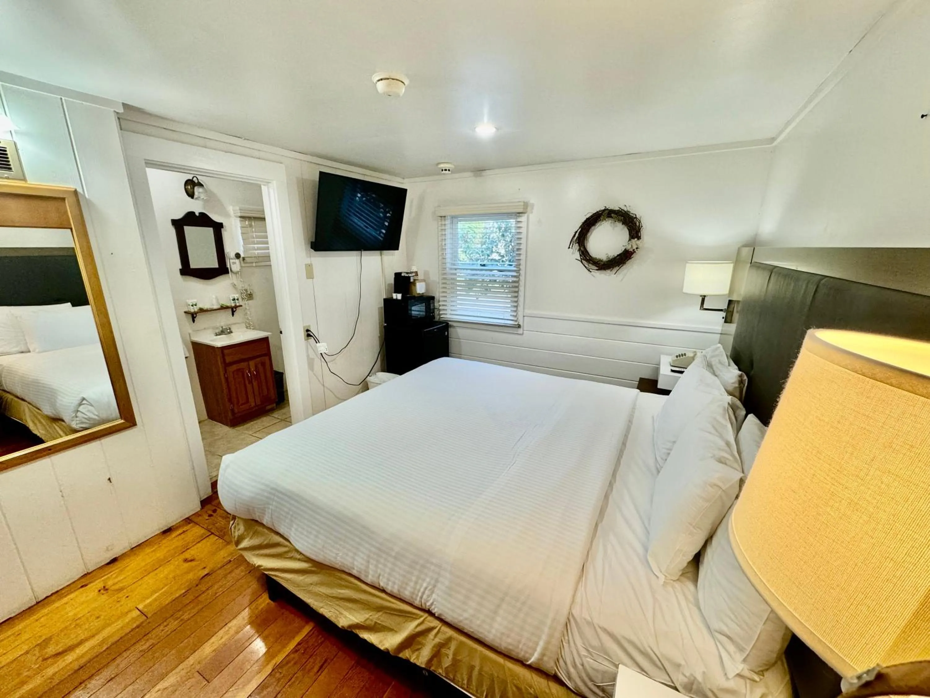 Bedroom, Bed in Merrill Farm Inn