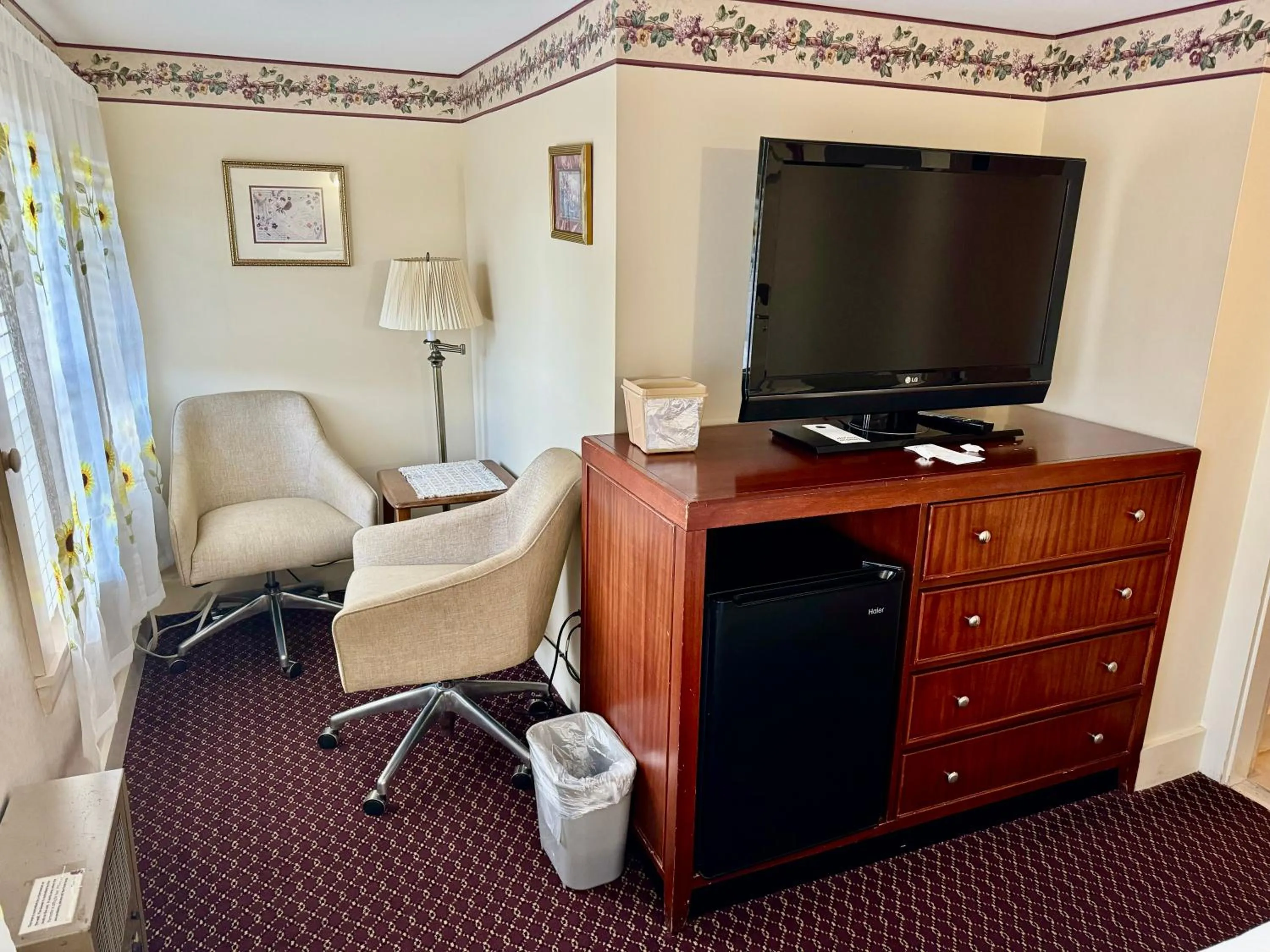Seating area in Merrill Farm Inn
