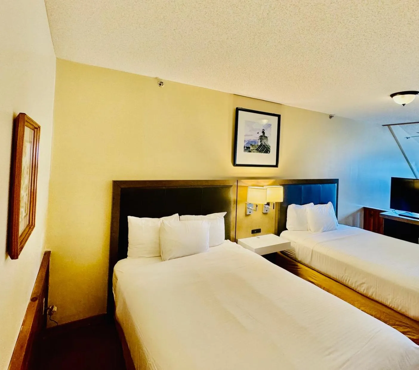 Property building, Bed in Merrill Farm Inn