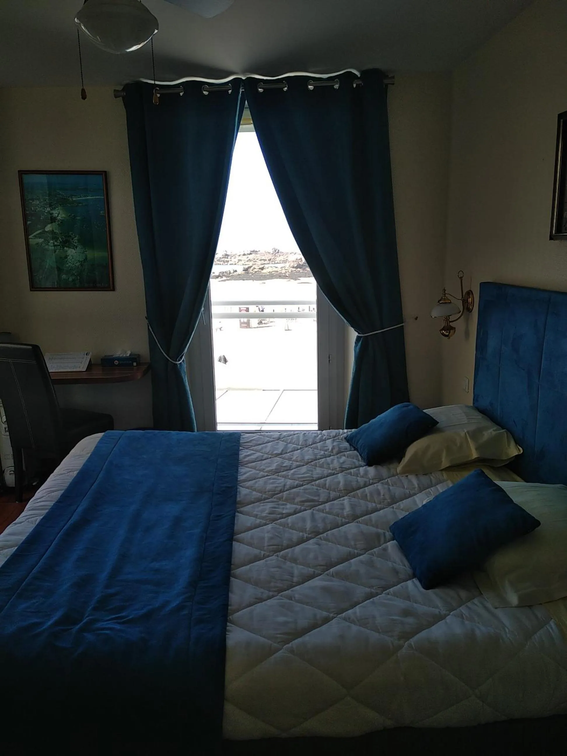 Photo of the whole room in Hotel De La Mer