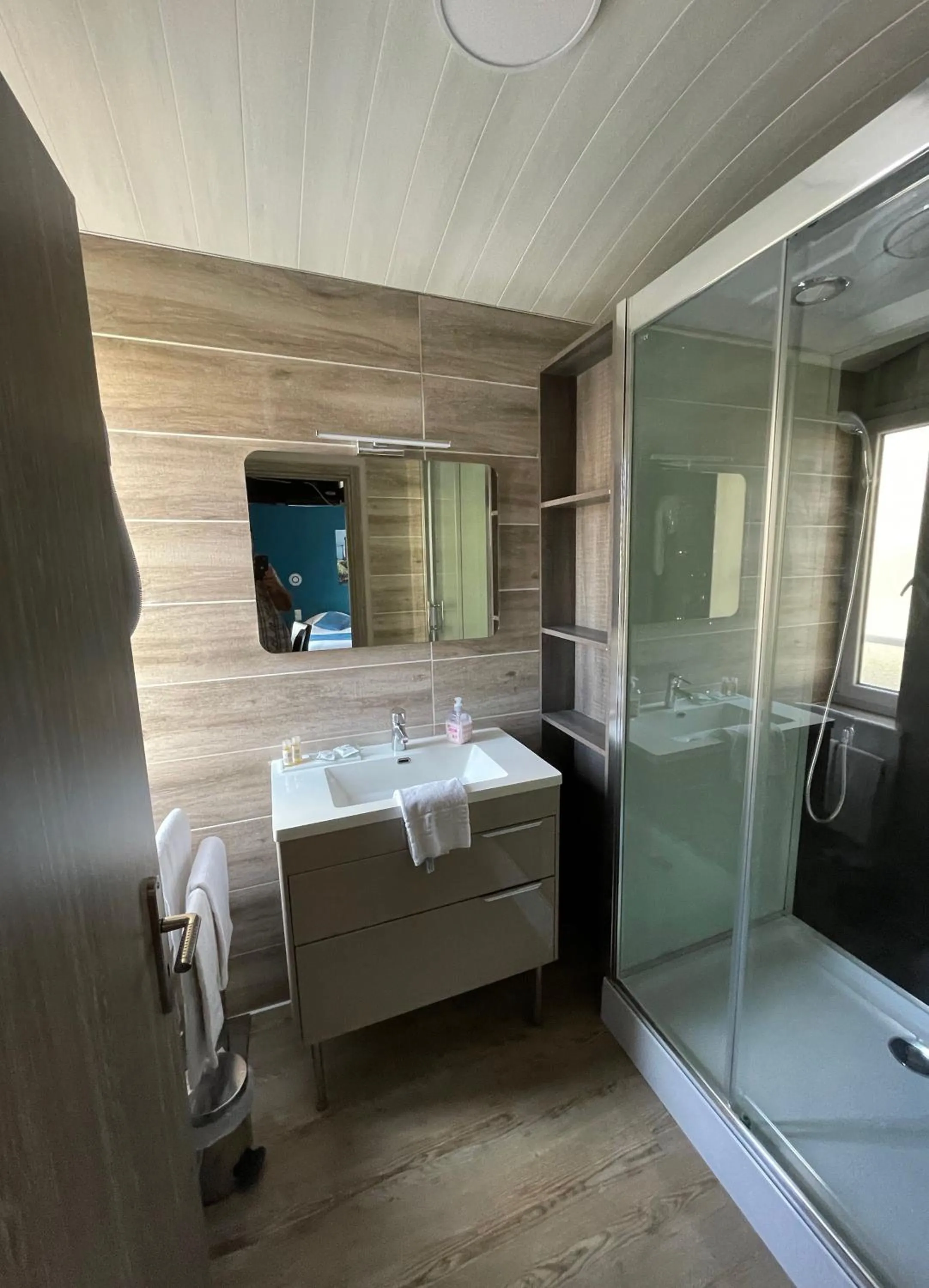 Bathroom in Hotel De La Mer