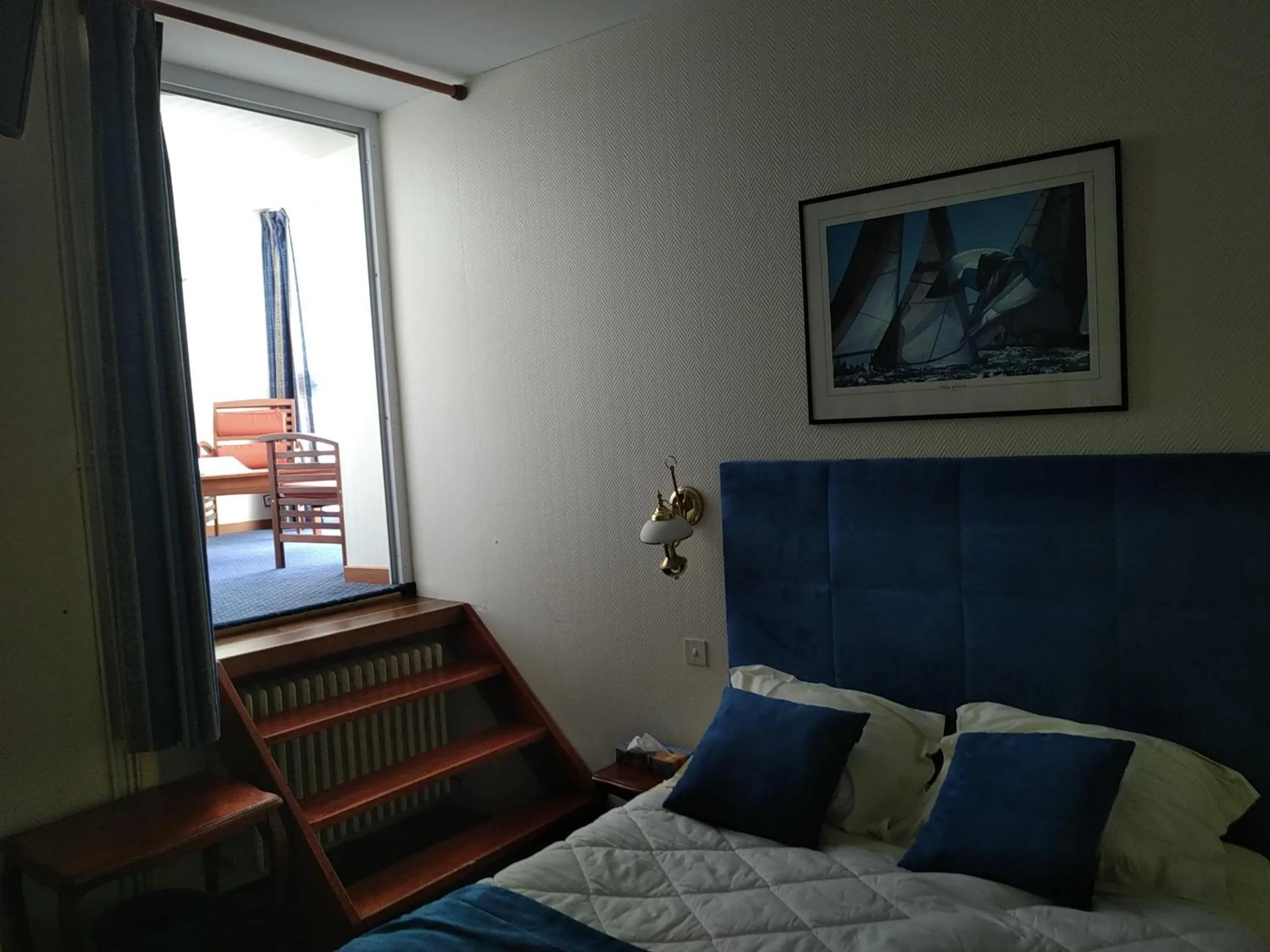 Photo of the whole room in Hotel De La Mer
