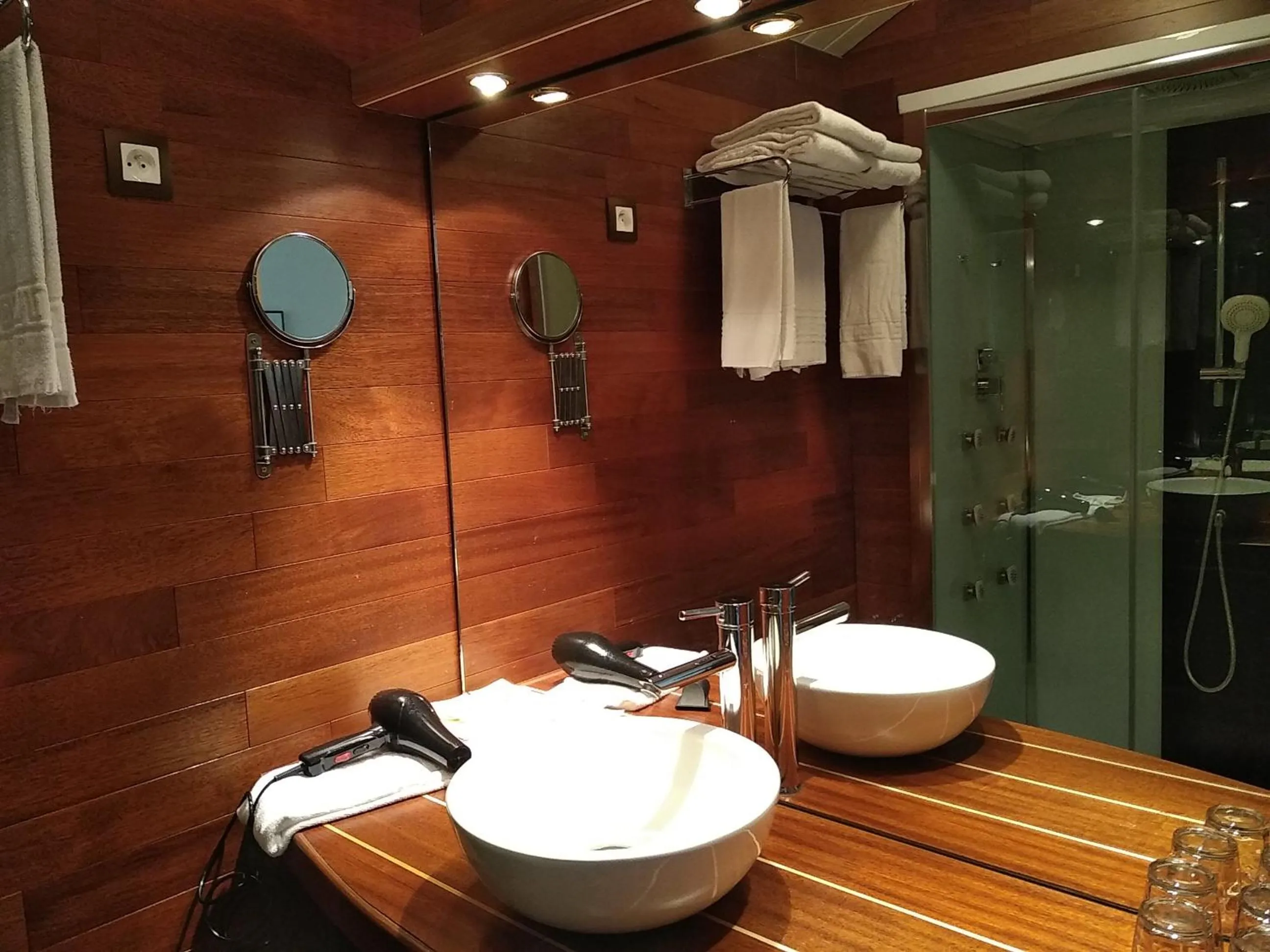 Bathroom in Hotel De La Mer