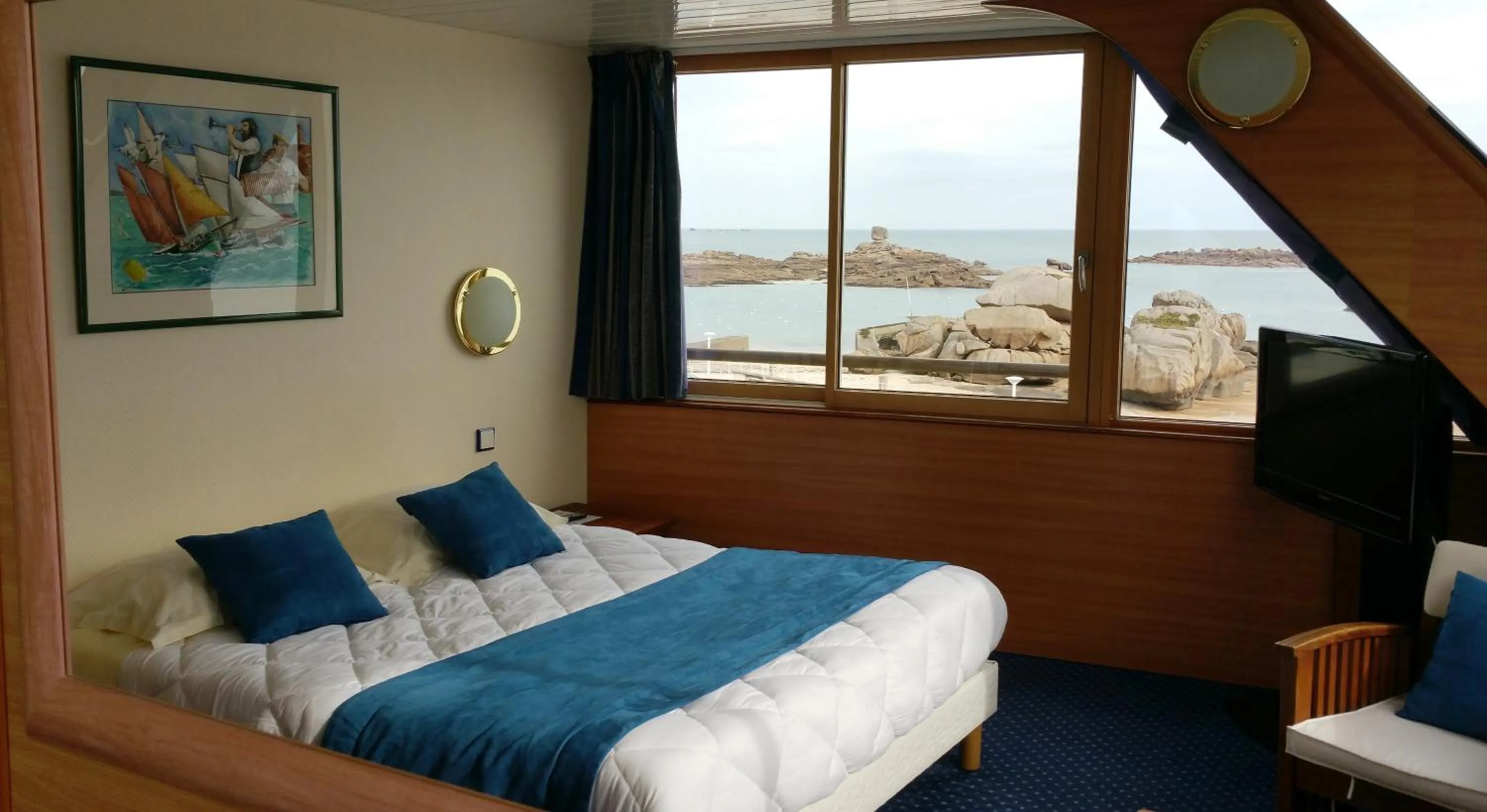 Day in Hotel De La Mer