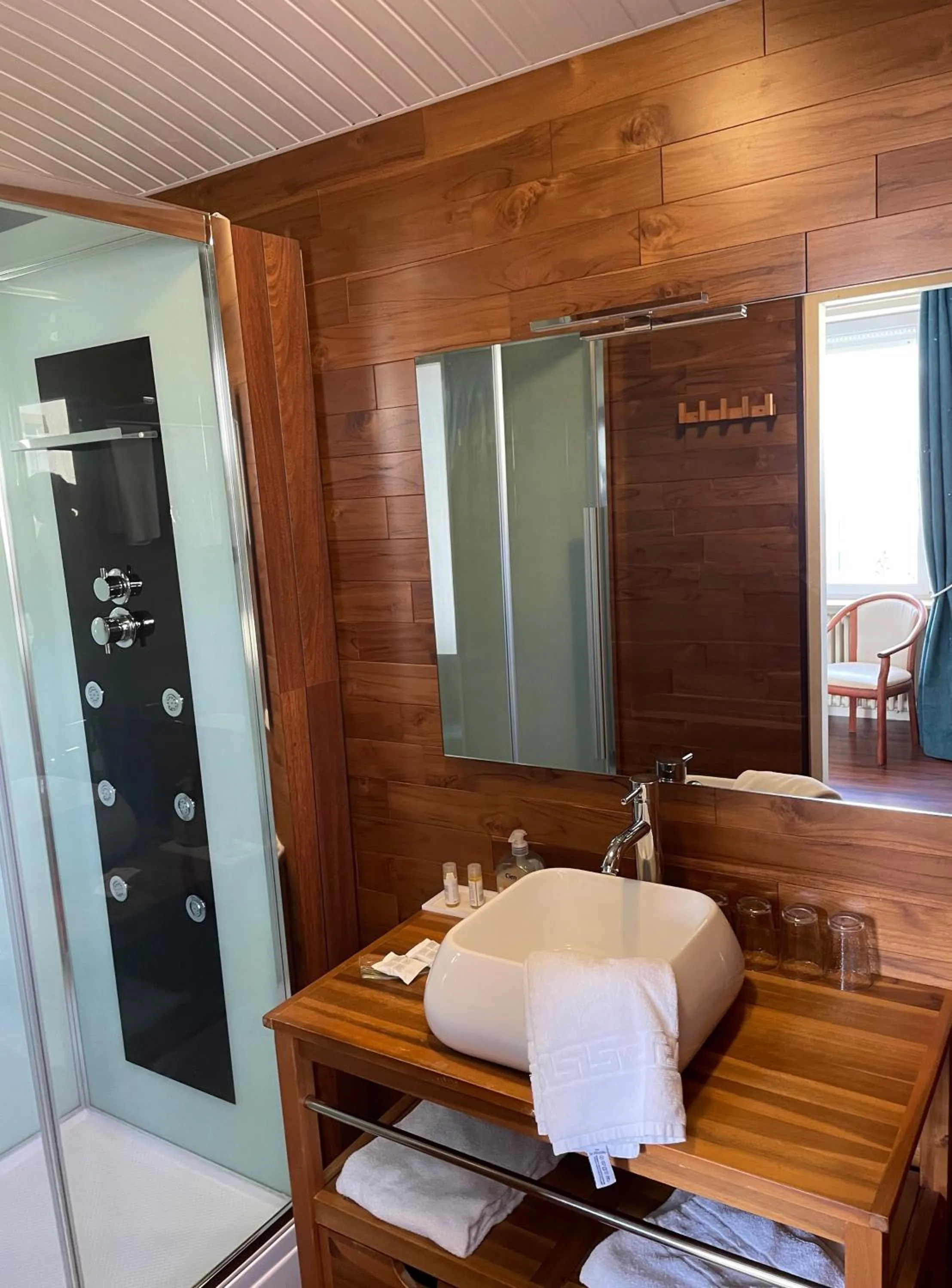 Bathroom in Hotel De La Mer