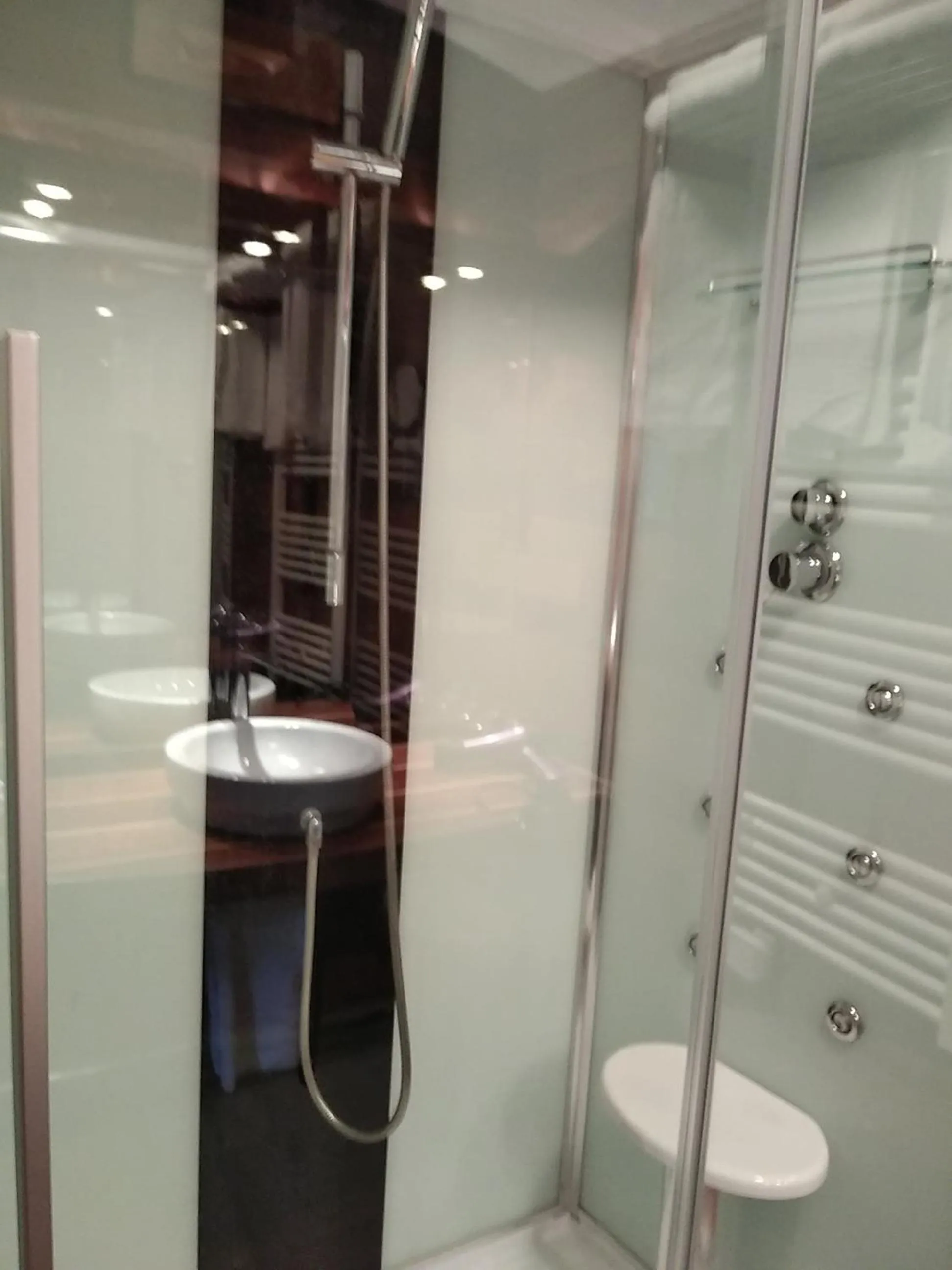 Bathroom in Hotel De La Mer