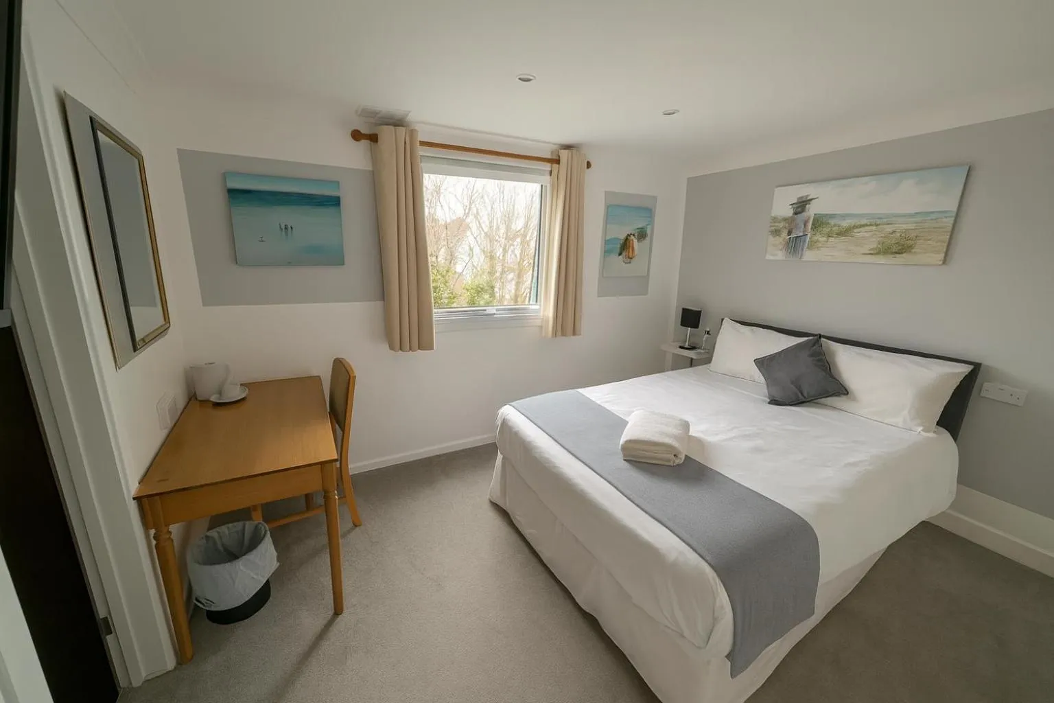 Photo of the whole room, Bed in Cecil Court Hotel