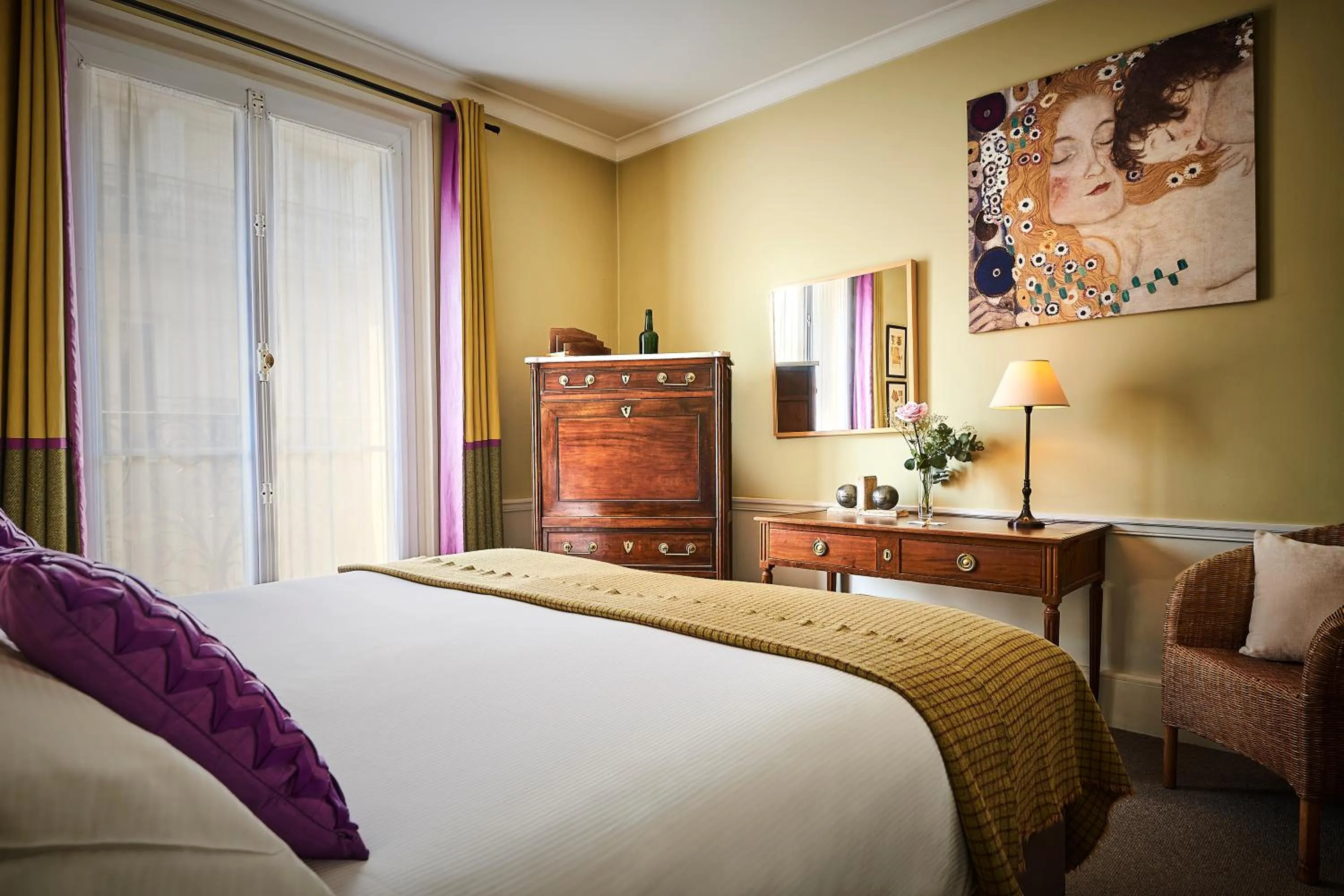 Bed in Hôtel Sainte-Beuve