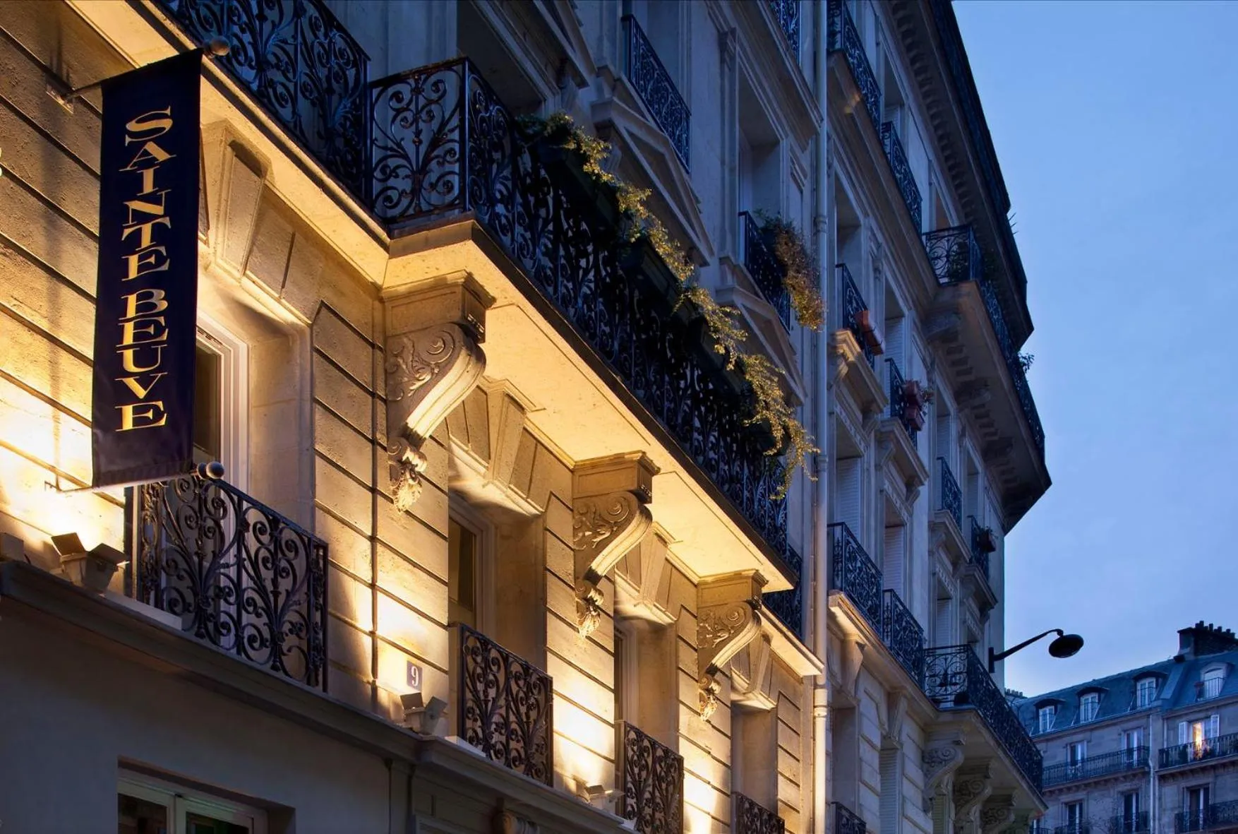 Facade/entrance in Hôtel Sainte-Beuve