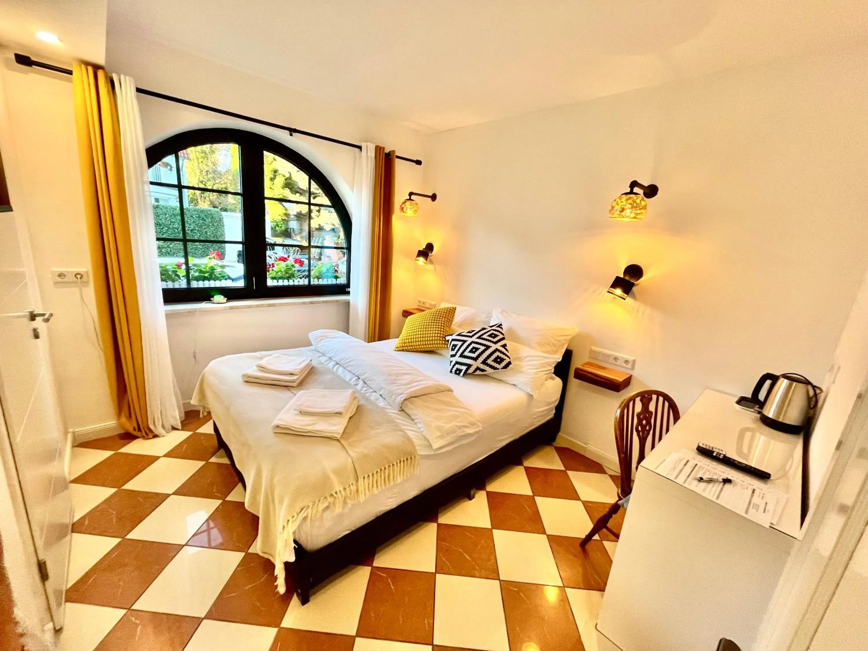 Bed in VILLA ORCHARD Frankfurt