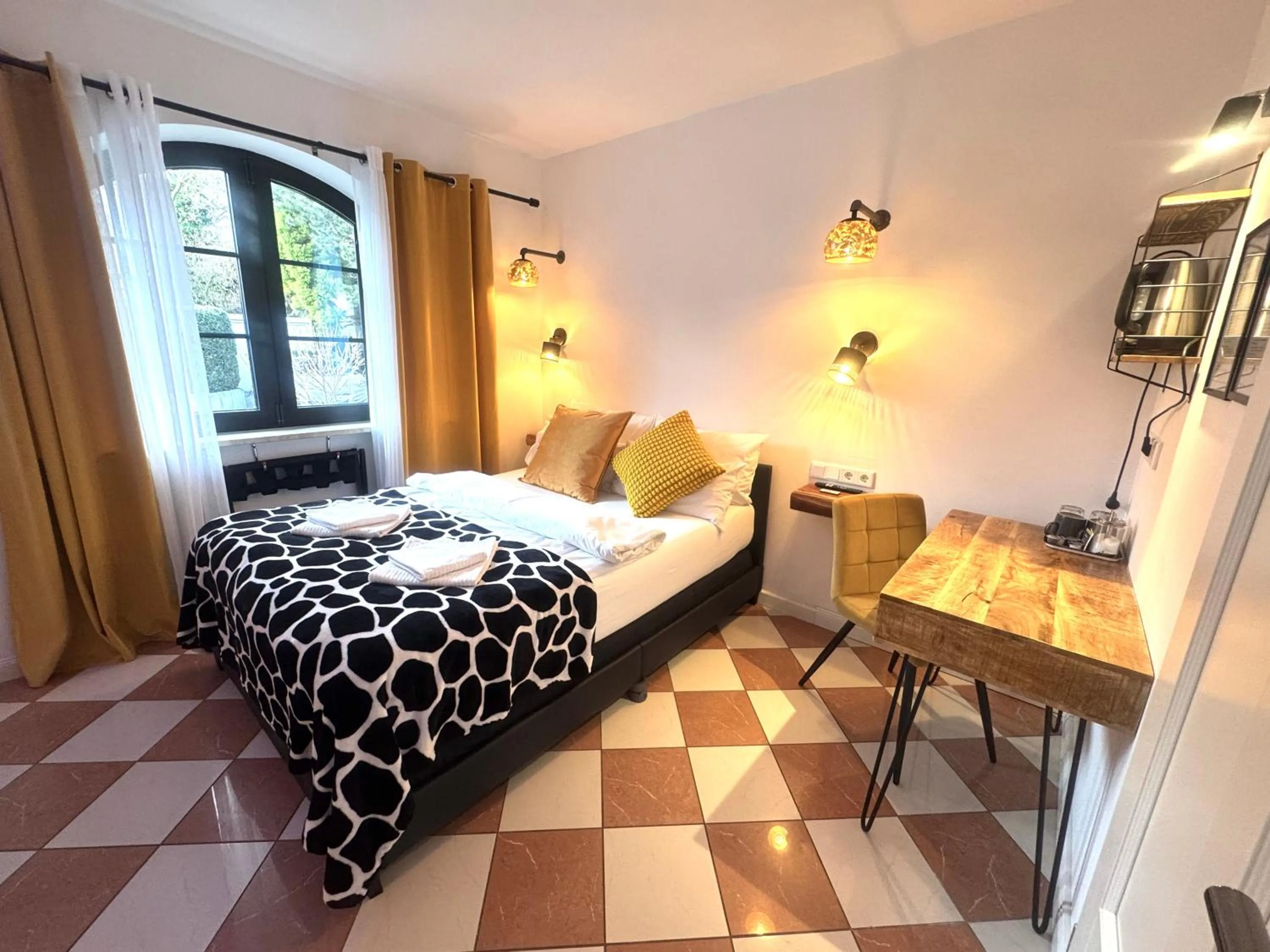 Double Room with Private Bathroom in VILLA ORCHARD Frankfurt - Trade Fair Airport