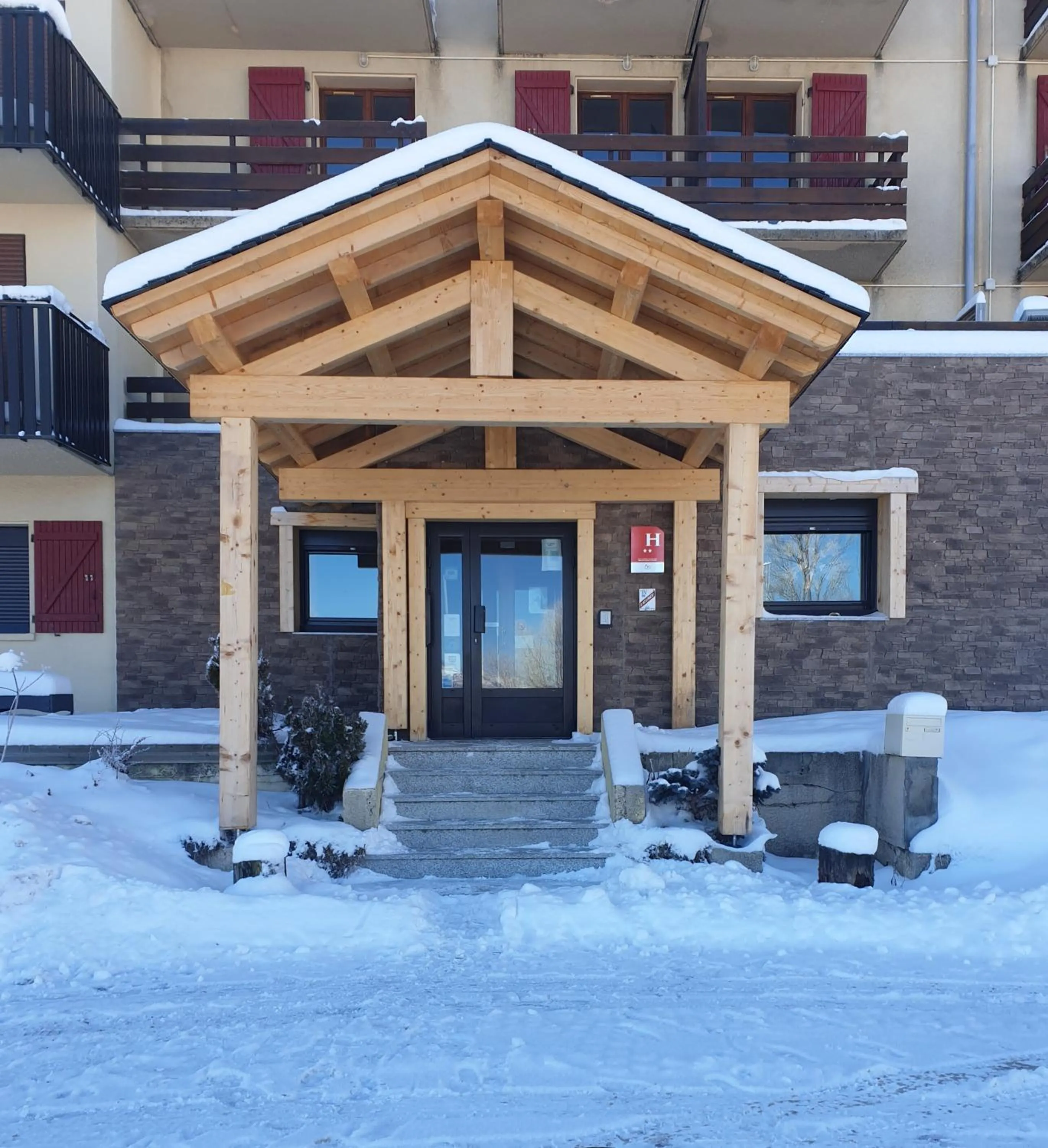 Property building in Hôtel Yaka