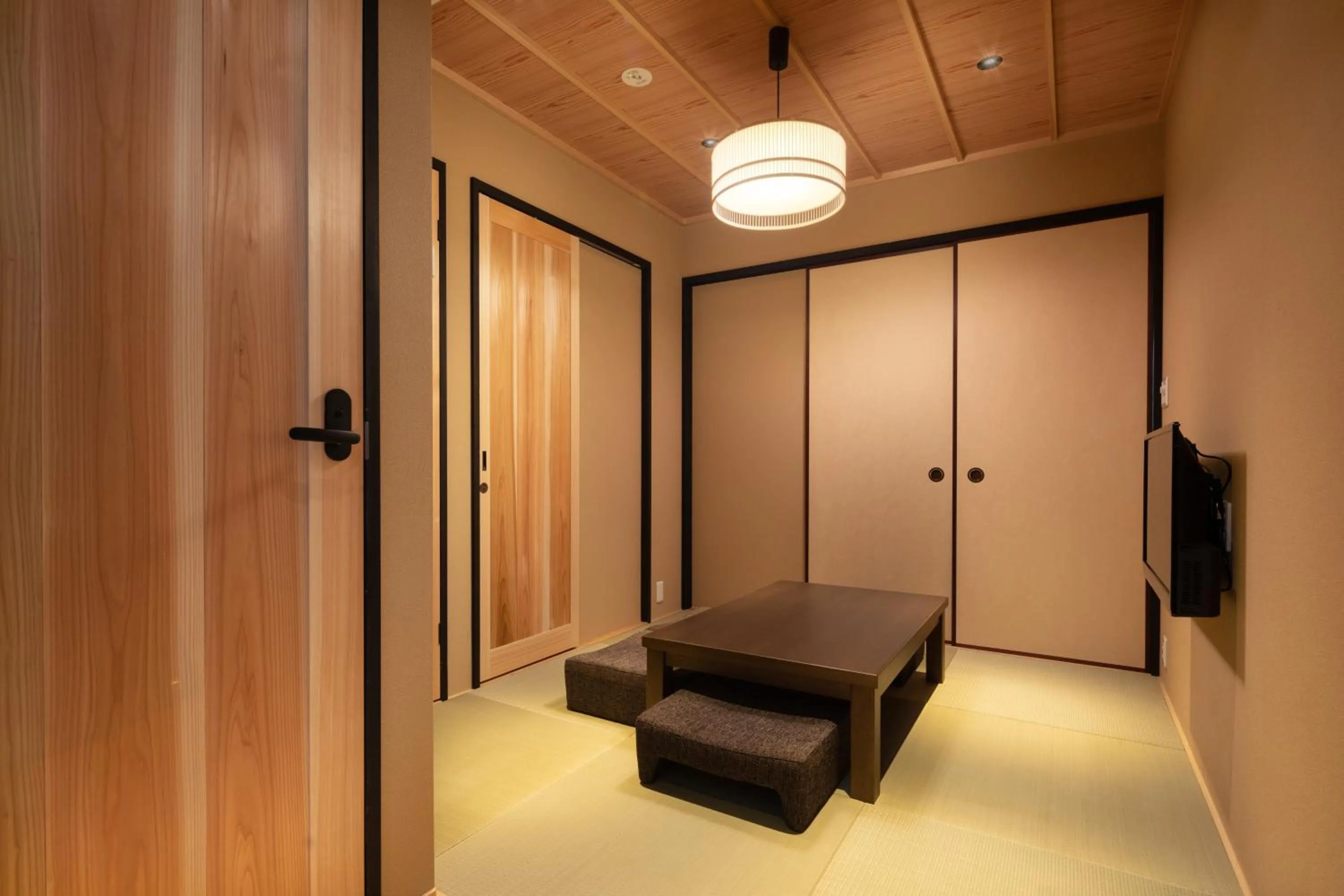 Living room, Bed in Kanade Kujoaketachobettei