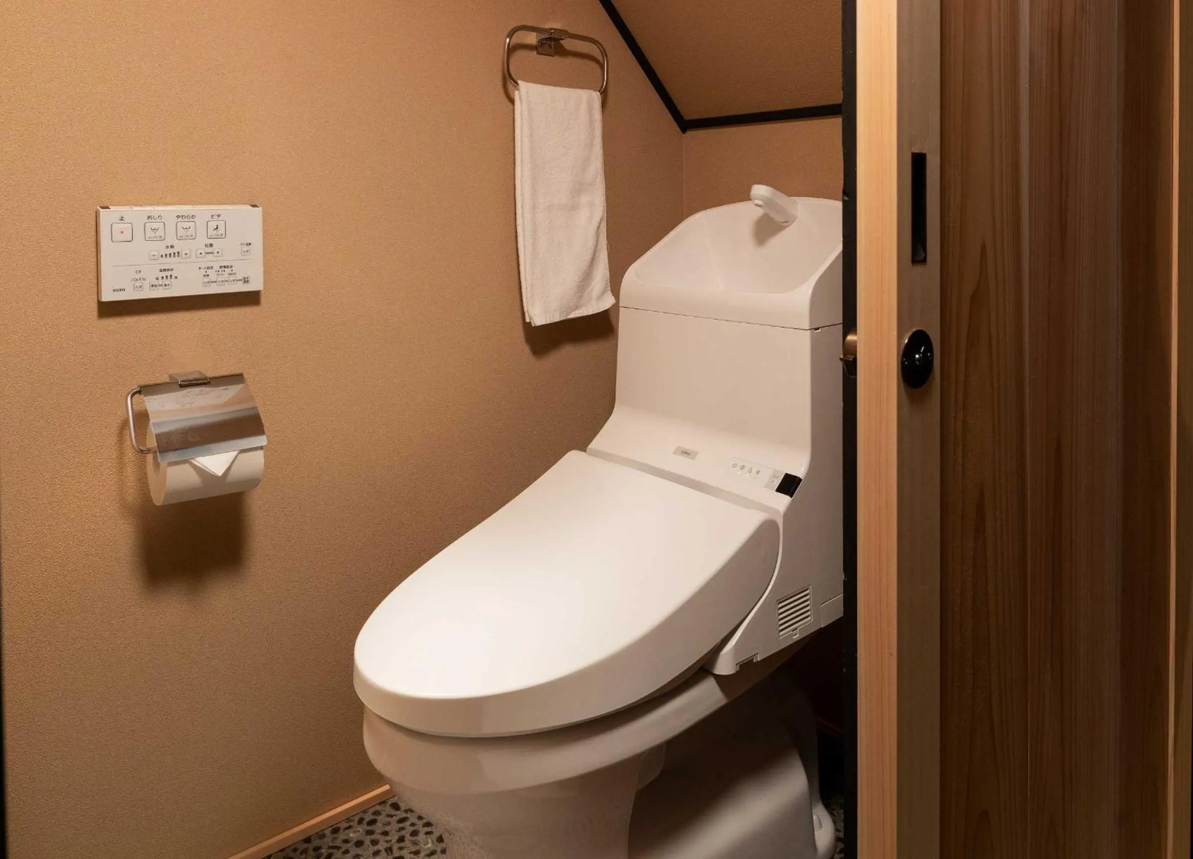 Toilet in Kanade Kujoaketachobettei