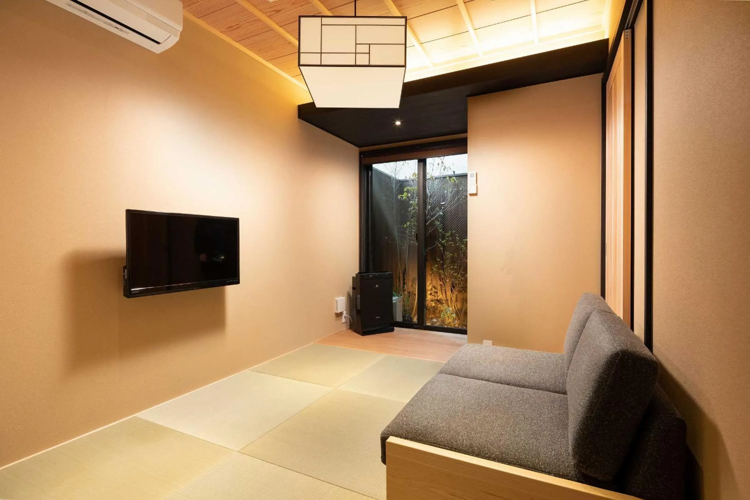 Living room, Bed in Kanade Kujoaketachobettei