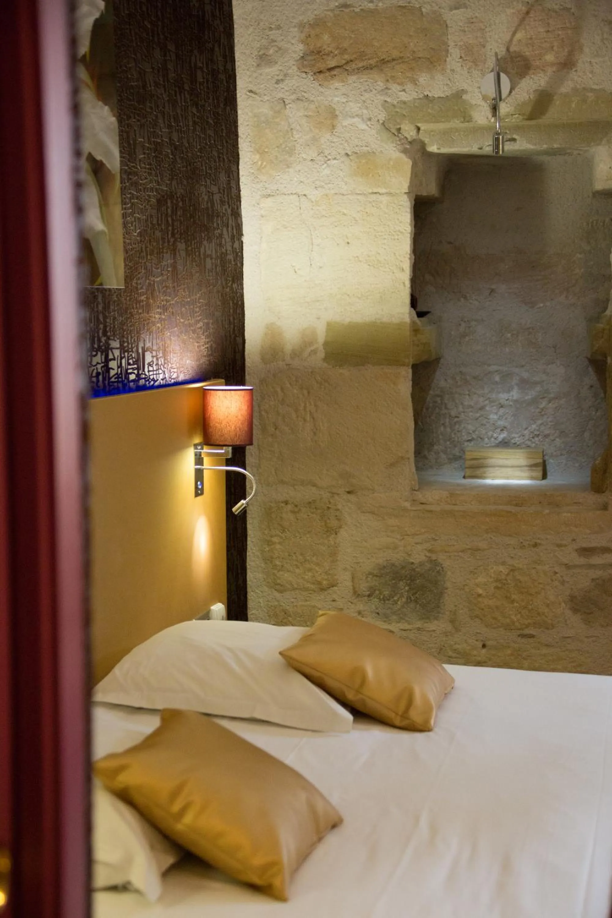 Photo of the whole room, Bed in Charme et Caractère Le Turenne