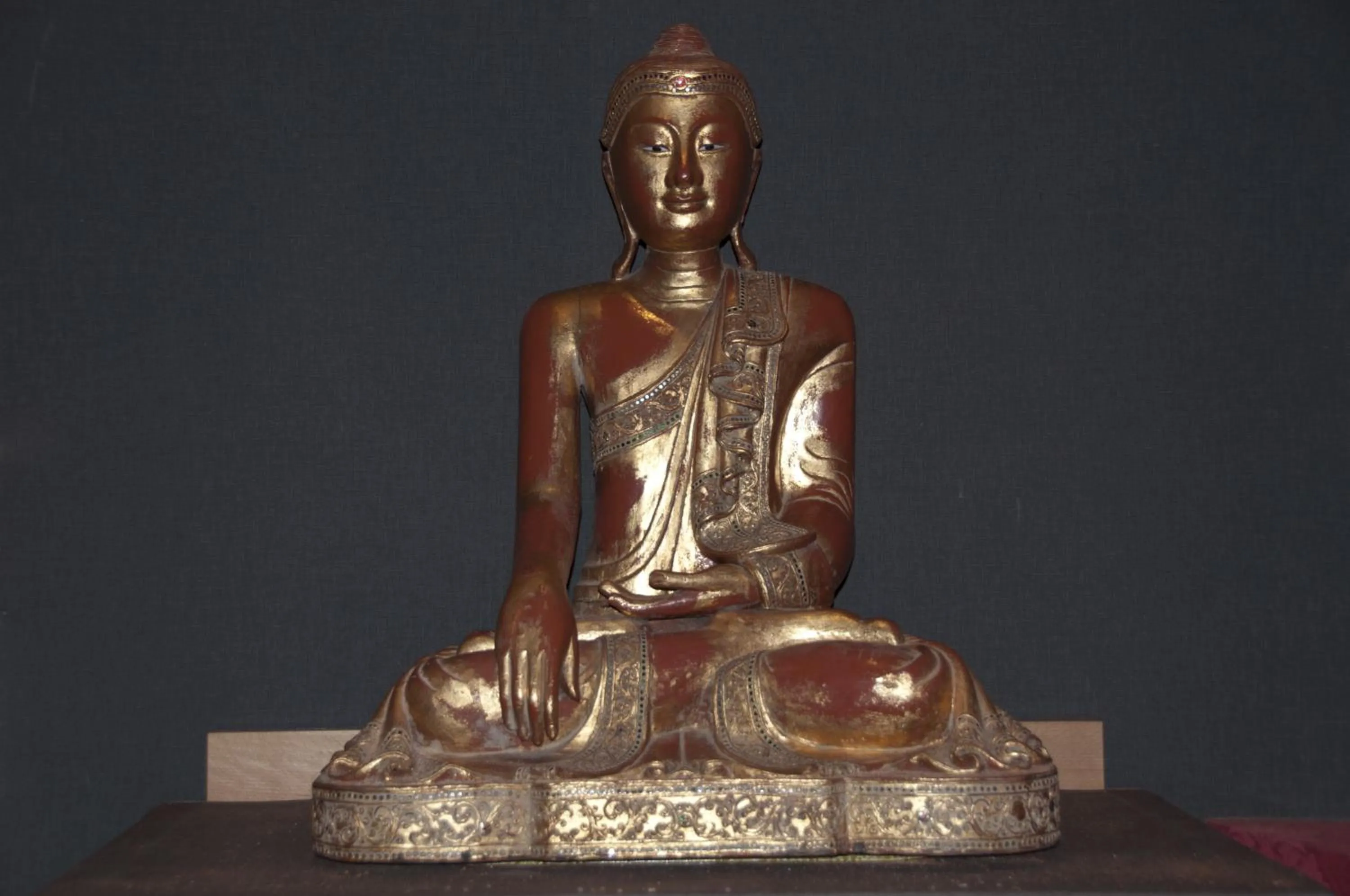 Decorative detail in Charme et Caractère Le Turenne