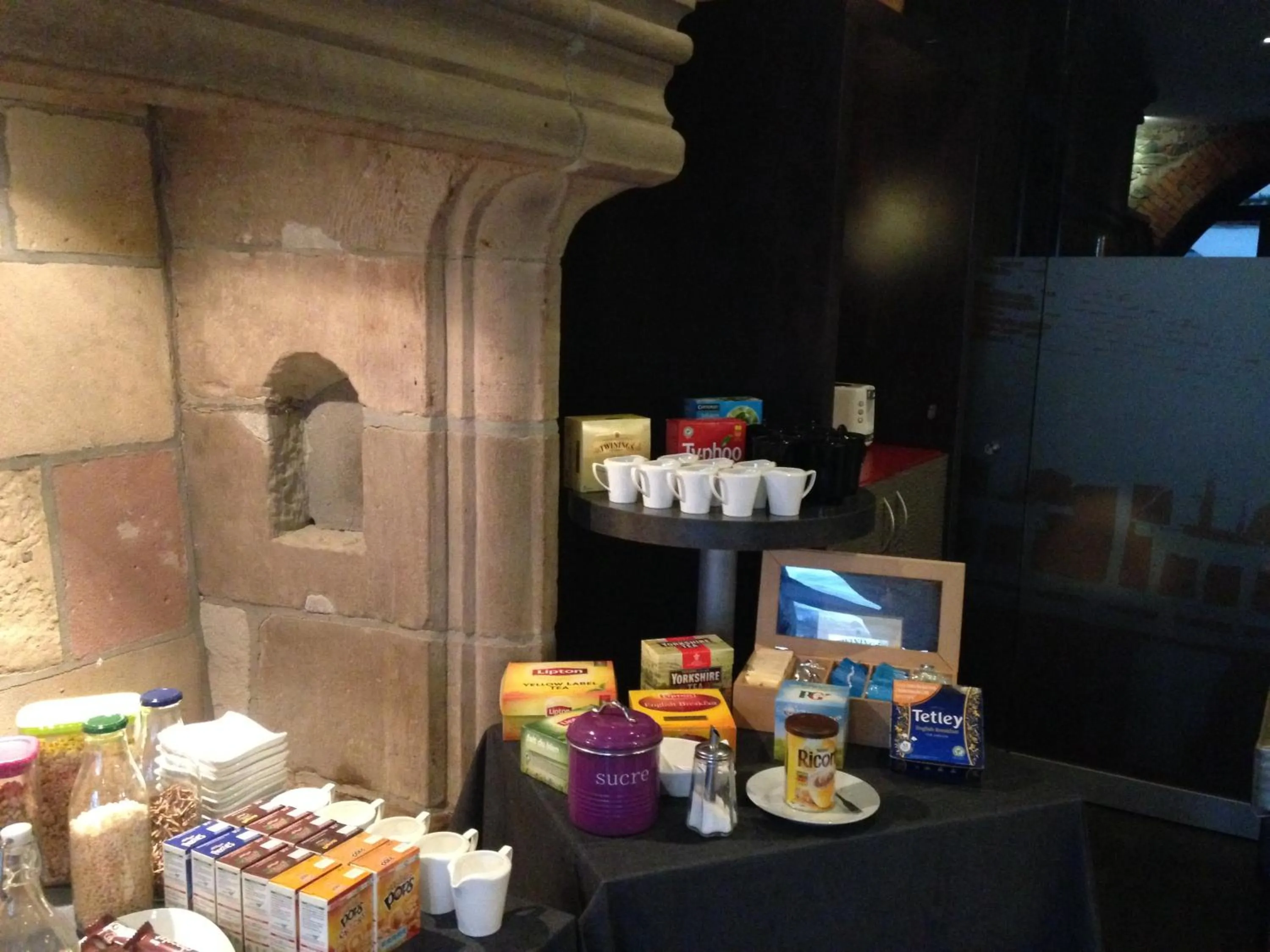 Buffet breakfast in Charme et Caractère Le Turenne