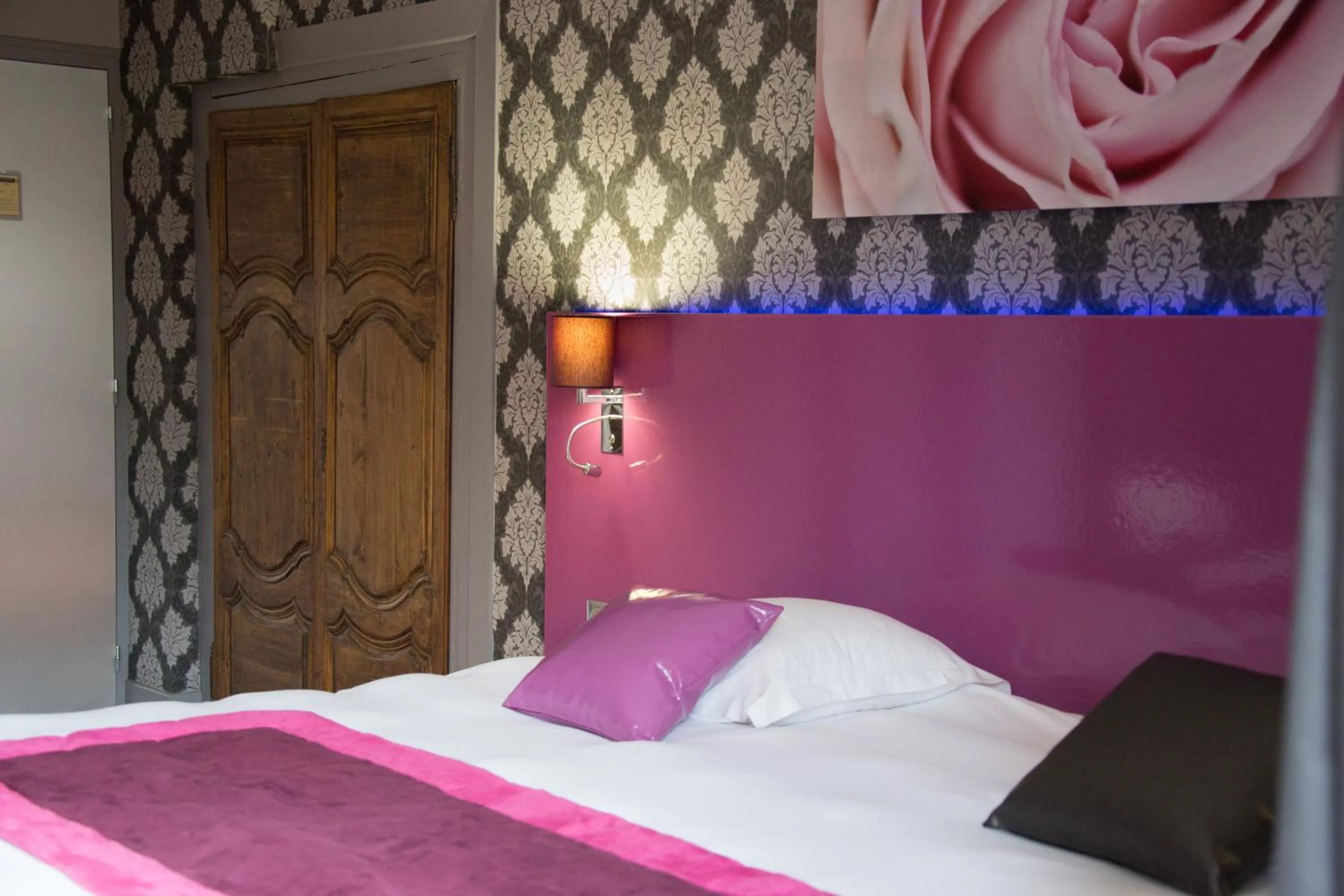 Bed in Charme et Caractère Le Turenne