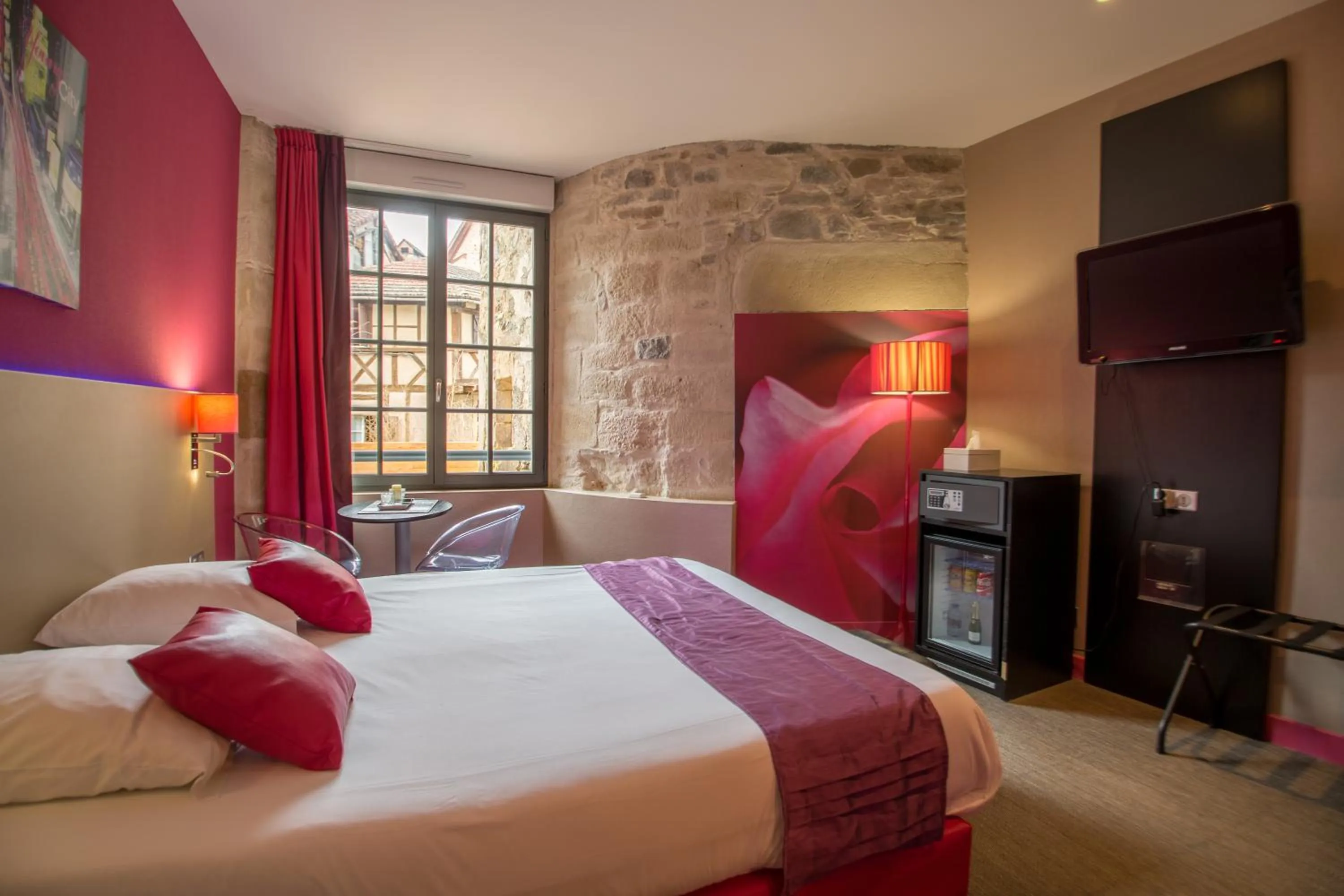 TV and multimedia, Bed in Charme et Caractère Le Turenne