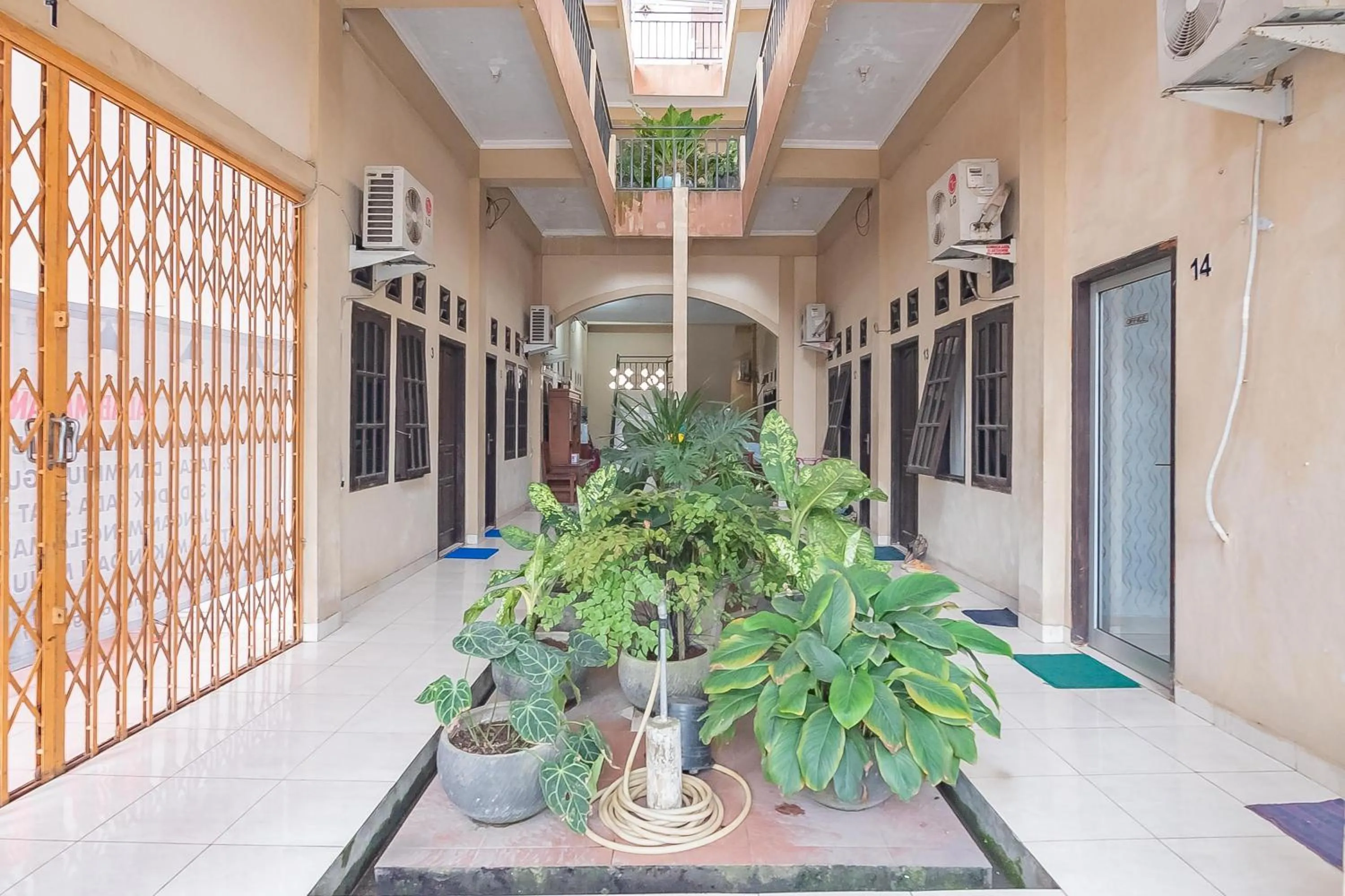 Facade/entrance in RedDoorz Syariah near Terminal Batu Ampar 2