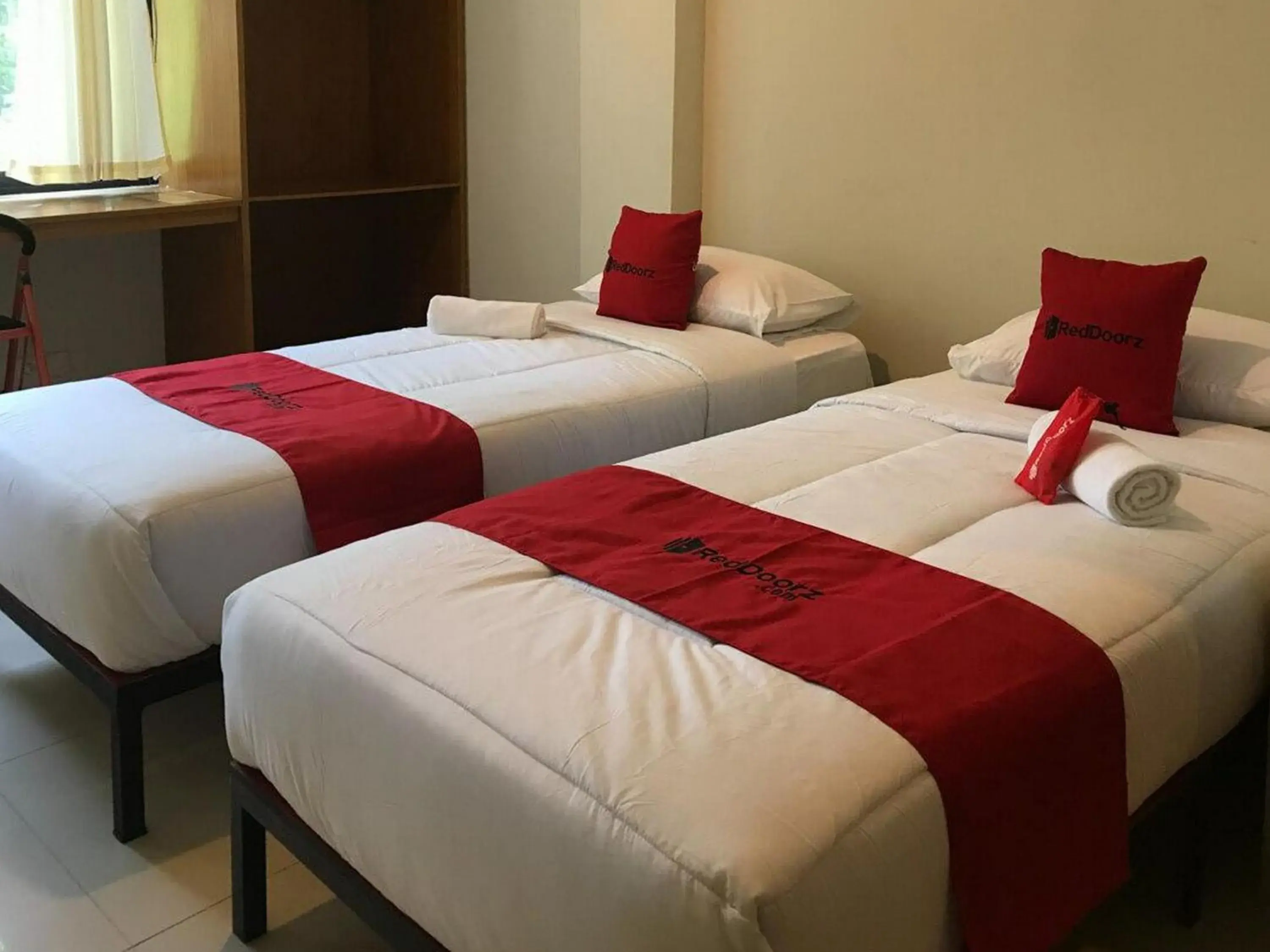 Twin Room in RedDoorz Plus @ Bitung City Center Twin Room in RedDoorz Plus @ Bitung City Center