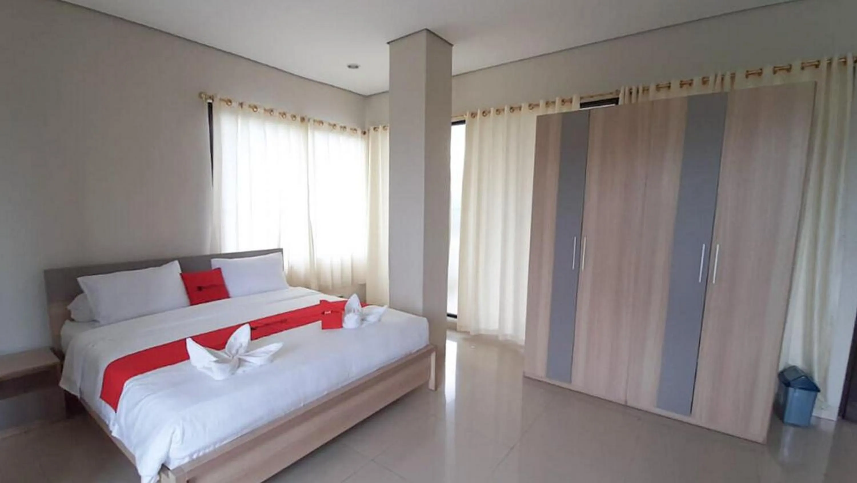 Bedroom, Bed in RedDoorz Plus @ Bitung City Center